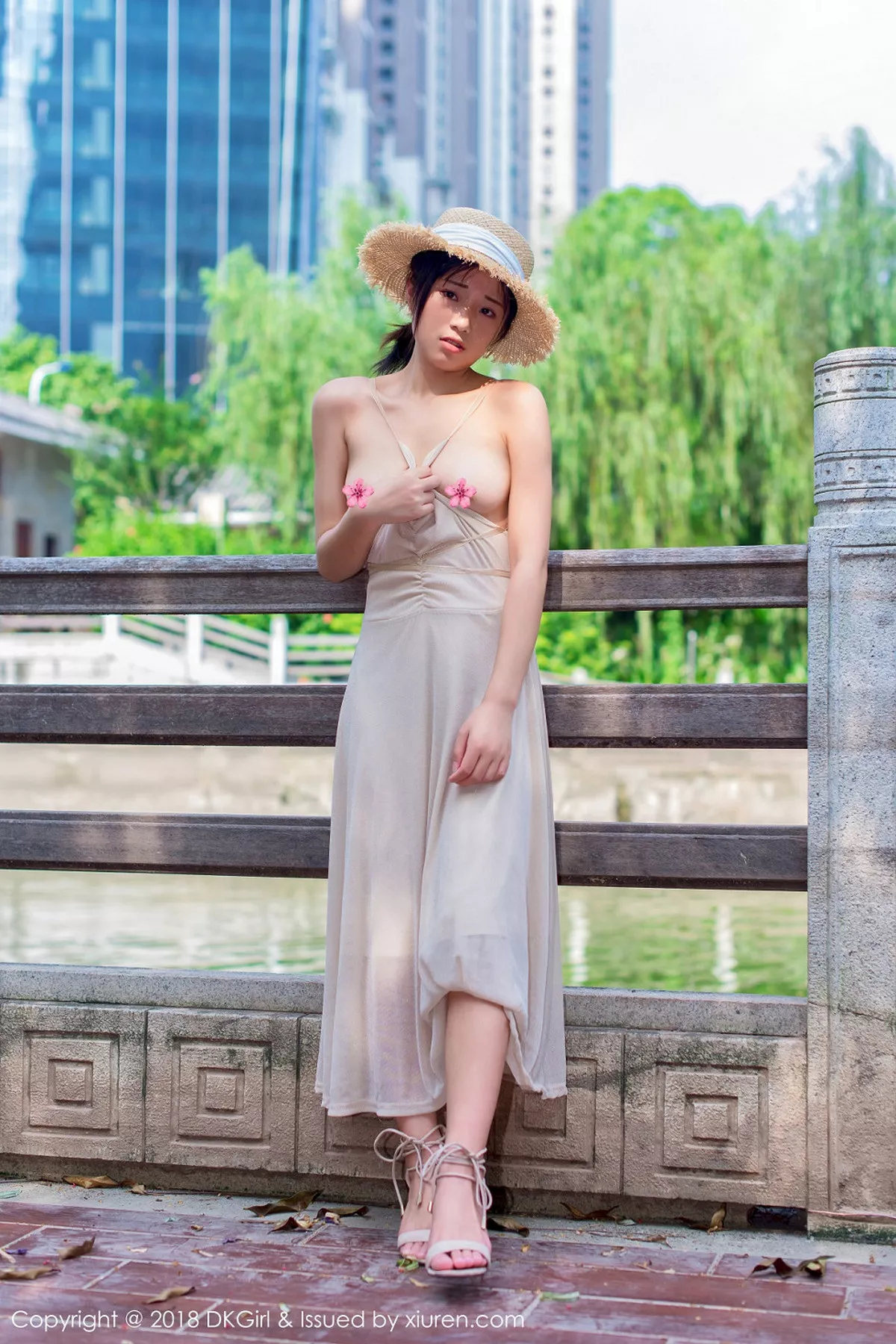 秀人集.com_[DKGirl御女郎]Vol.055_美乳女神苍井优香街拍特辑甜美草帽少女露背吊带裙性感写真53P