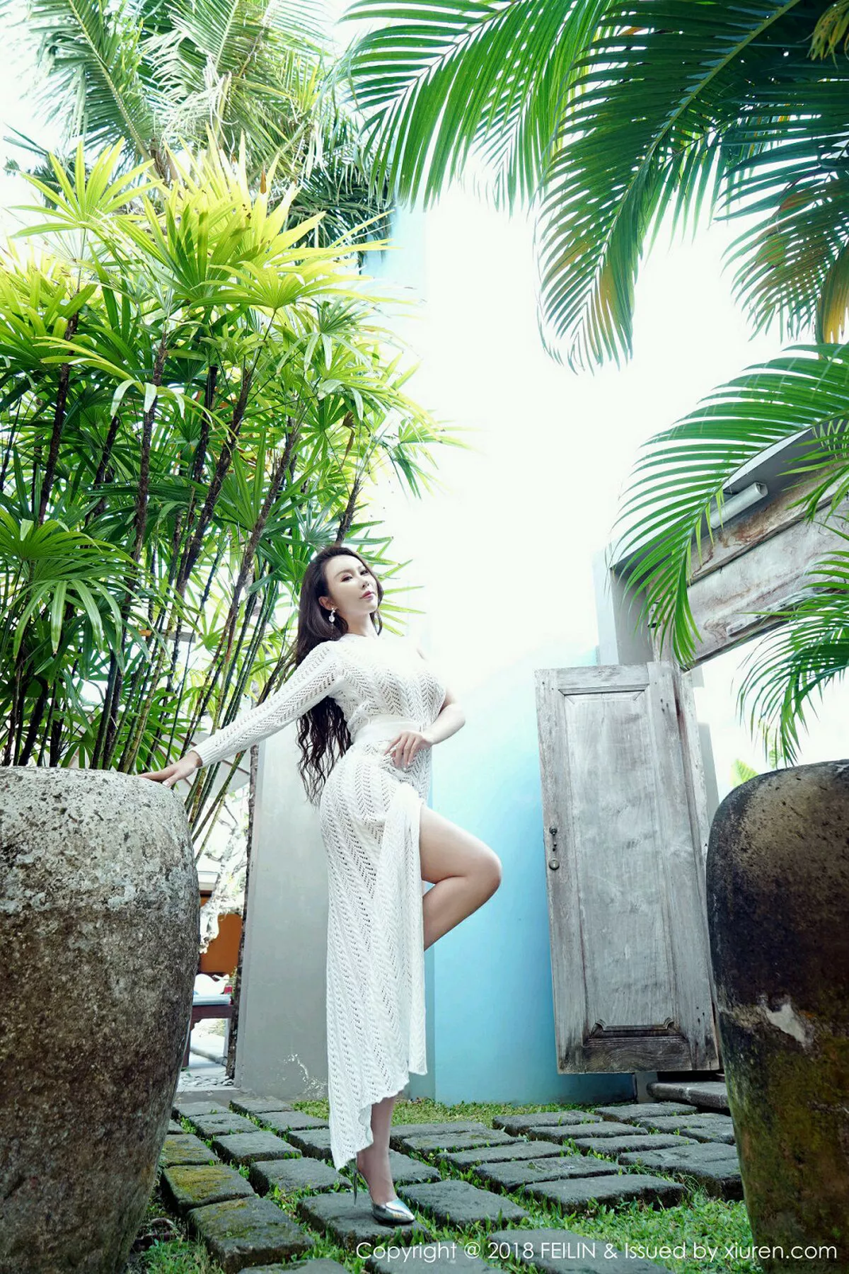 秀人集.com_[FeiLin嗲囡囡]Vol.143_女神Egg-尤妮丝菲律宾旅拍粉色高叉连体衣秀丰乳肥臀诱惑写真45P