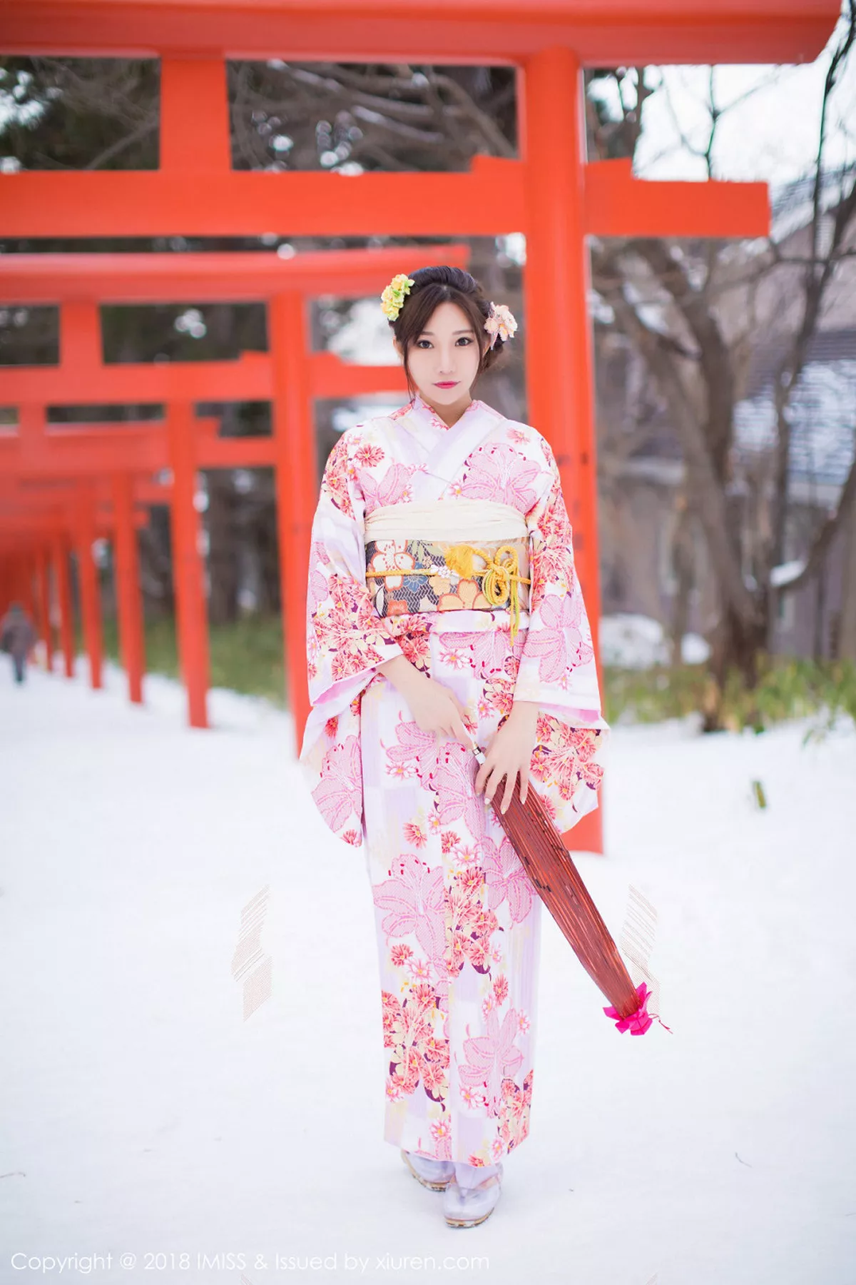 秀人集.com_[IMISS爱蜜社]Vol.256_嫩模小狐狸Sica北海道旅拍高叉连体衣配黑丝裤袜诱惑写真37P