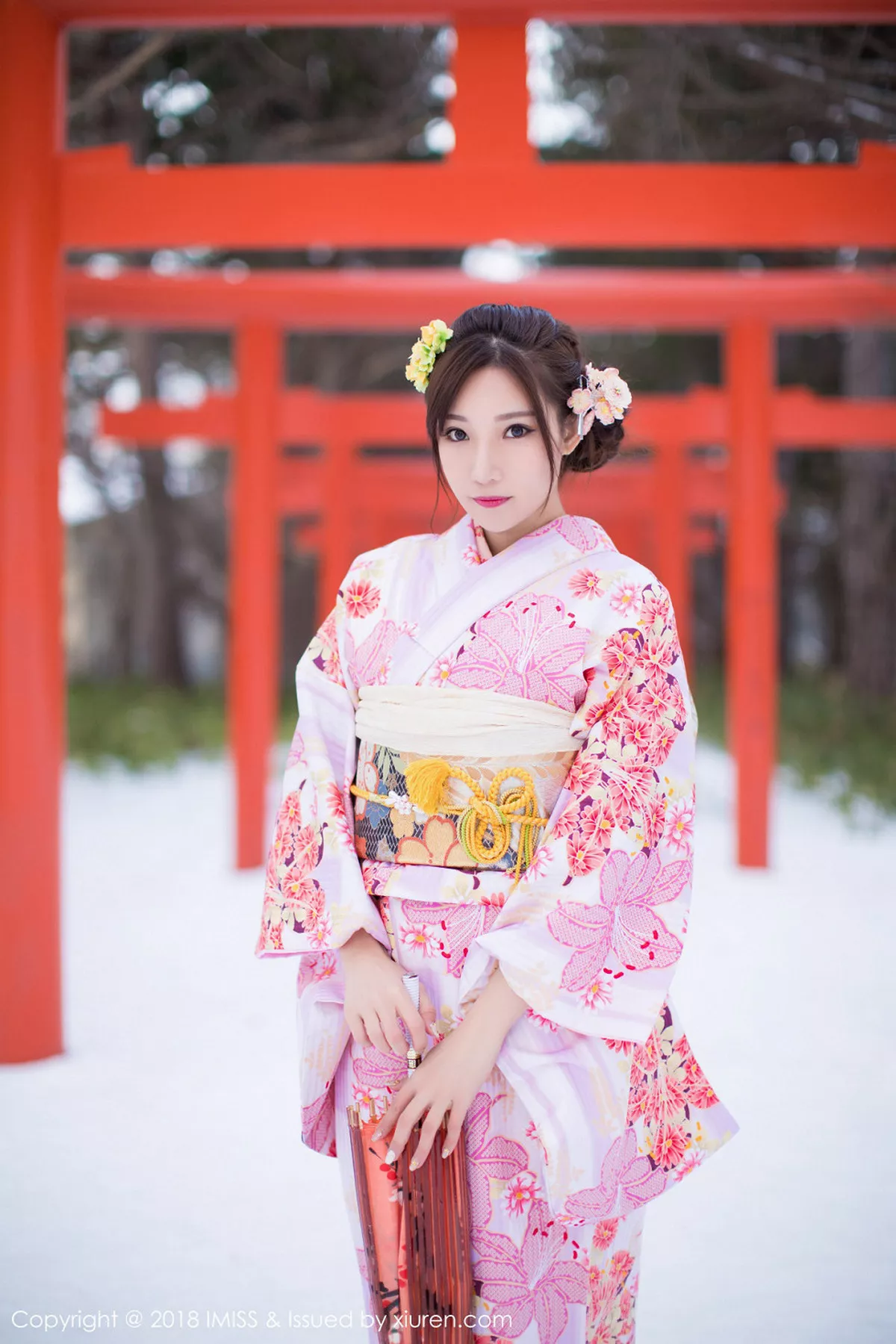 秀人集.com_[IMISS爱蜜社]Vol.256_嫩模小狐狸Sica北海道旅拍高叉连体衣配黑丝裤袜诱惑写真37P