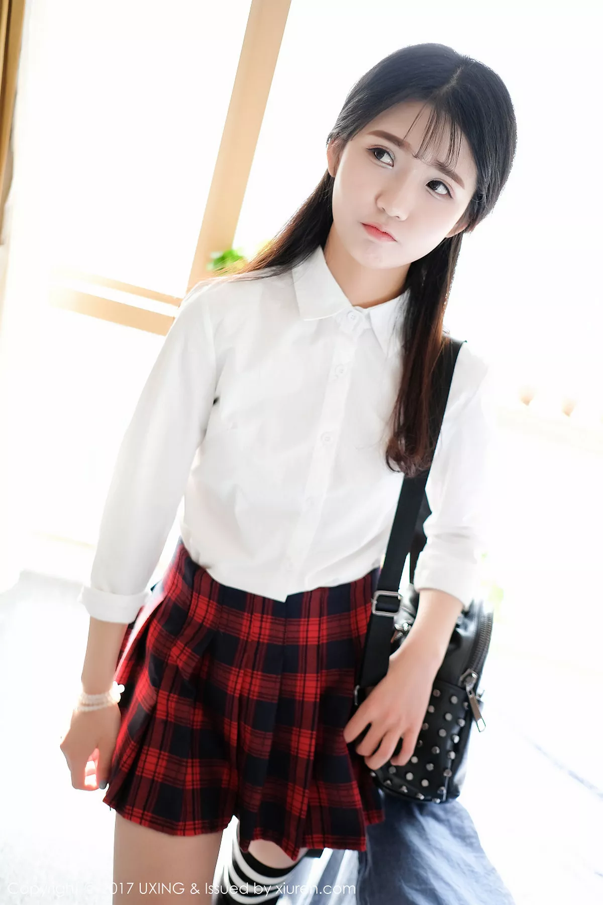 秀人集.com_[UXING优星馆]Vol.046_童颜巨乳妹子可爱的小叶子格子短裙学生装性感内衣写真50P