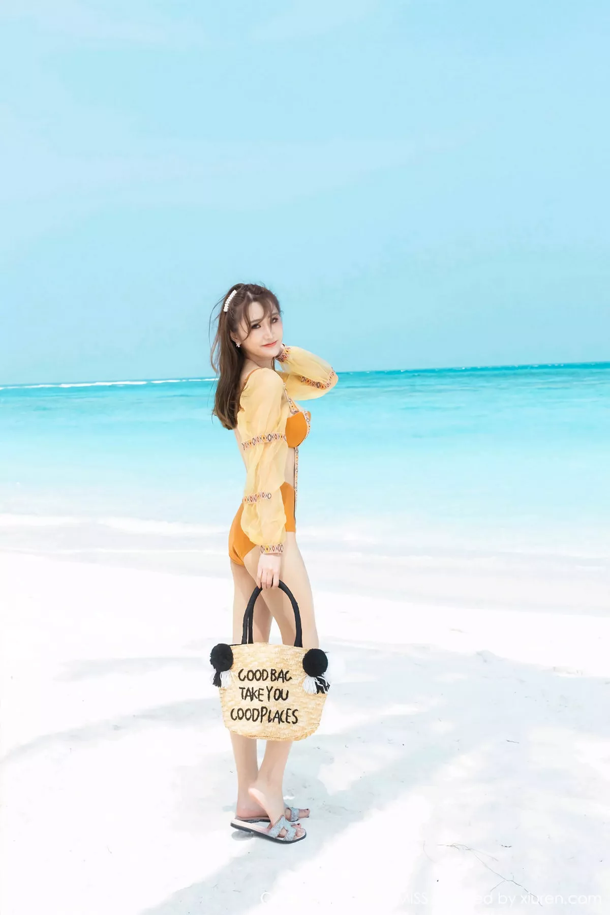 秀人集.com_[IMISS爱蜜社]Vol.326_气质女神妤薇Vivian马尔代夫旅拍户外性感比基尼诱惑写真25P