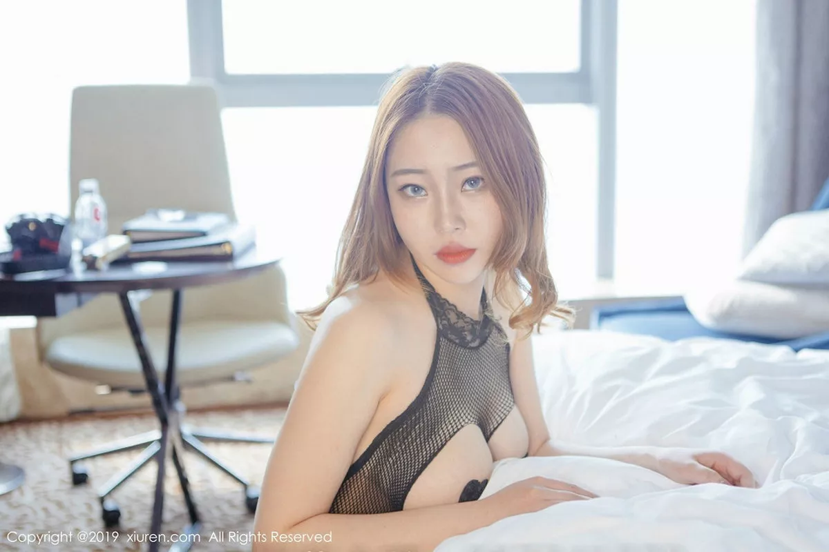 秀人集.com_[XiuRen秀人网]No.1481_嫩模瑶啊摇的瑶黑丝连体渔网露豪乳血滴子遮点极致诱惑写真48P