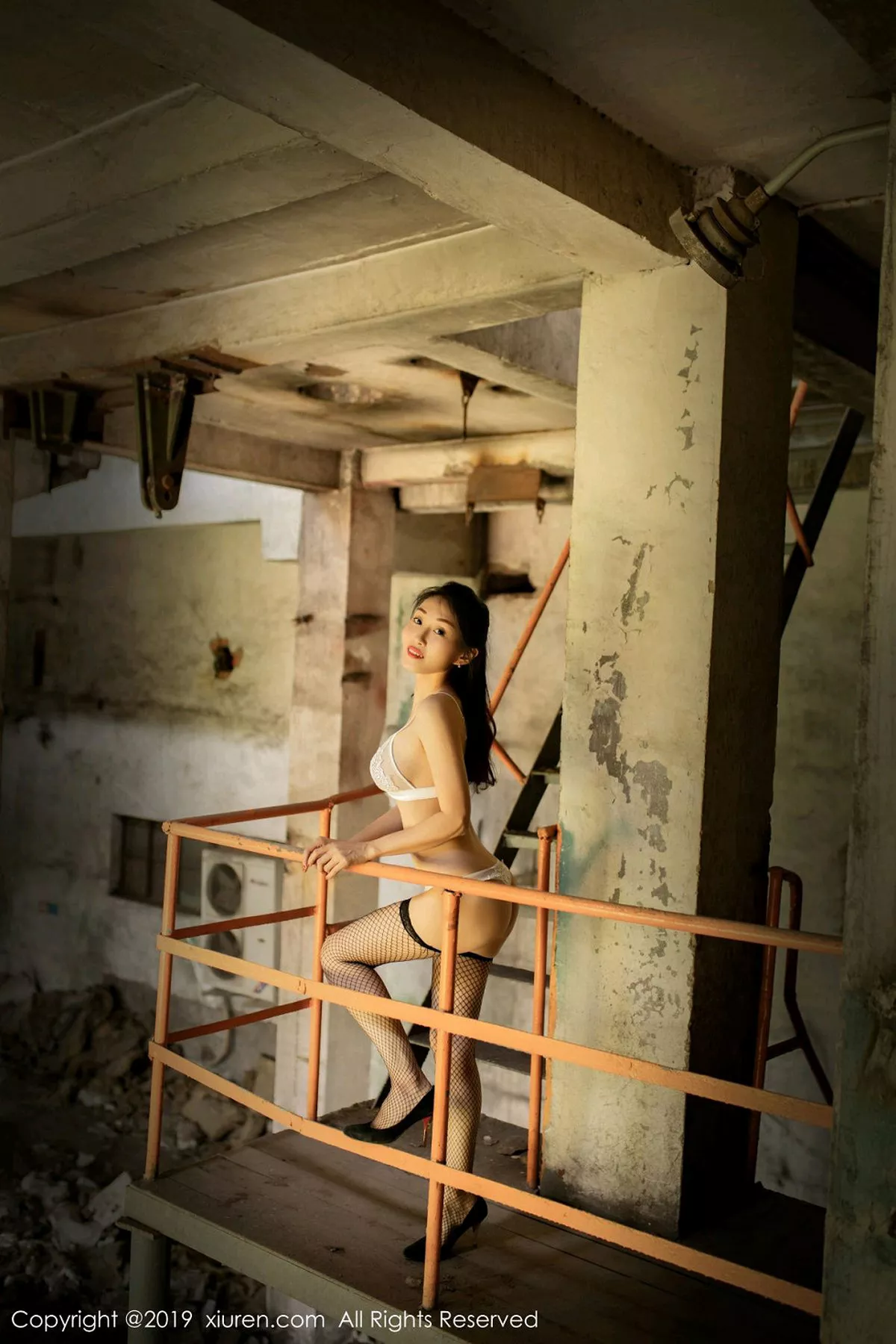 秀人集.com_[XiuRen秀人网]No.1528_嫩模狐小妖Baby性感香车美女+户外蕾丝内衣半脱诱惑写真43P