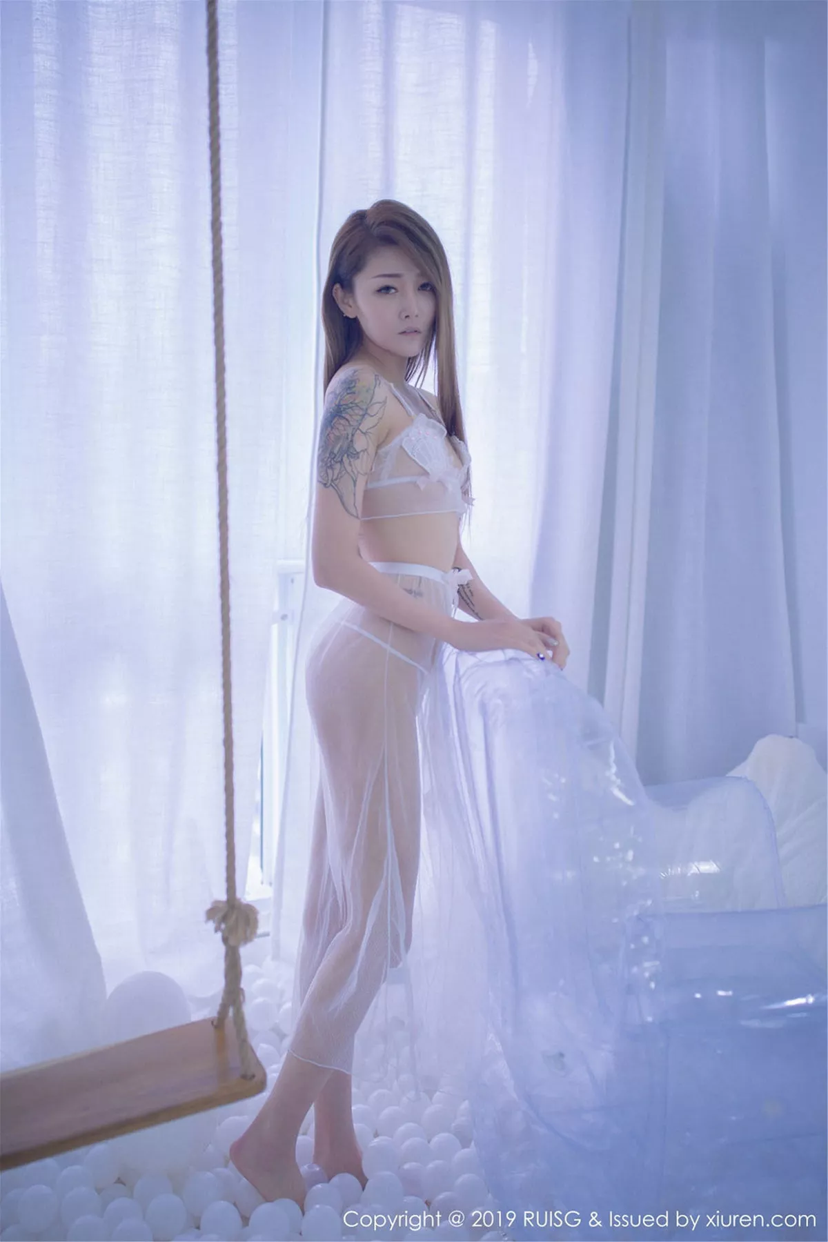 秀人集.com_[RUISG瑞丝馆]Vol.071_嫩模慕西Mona私房白色真空薄纱秀惹火身材撩人诱惑写真44P