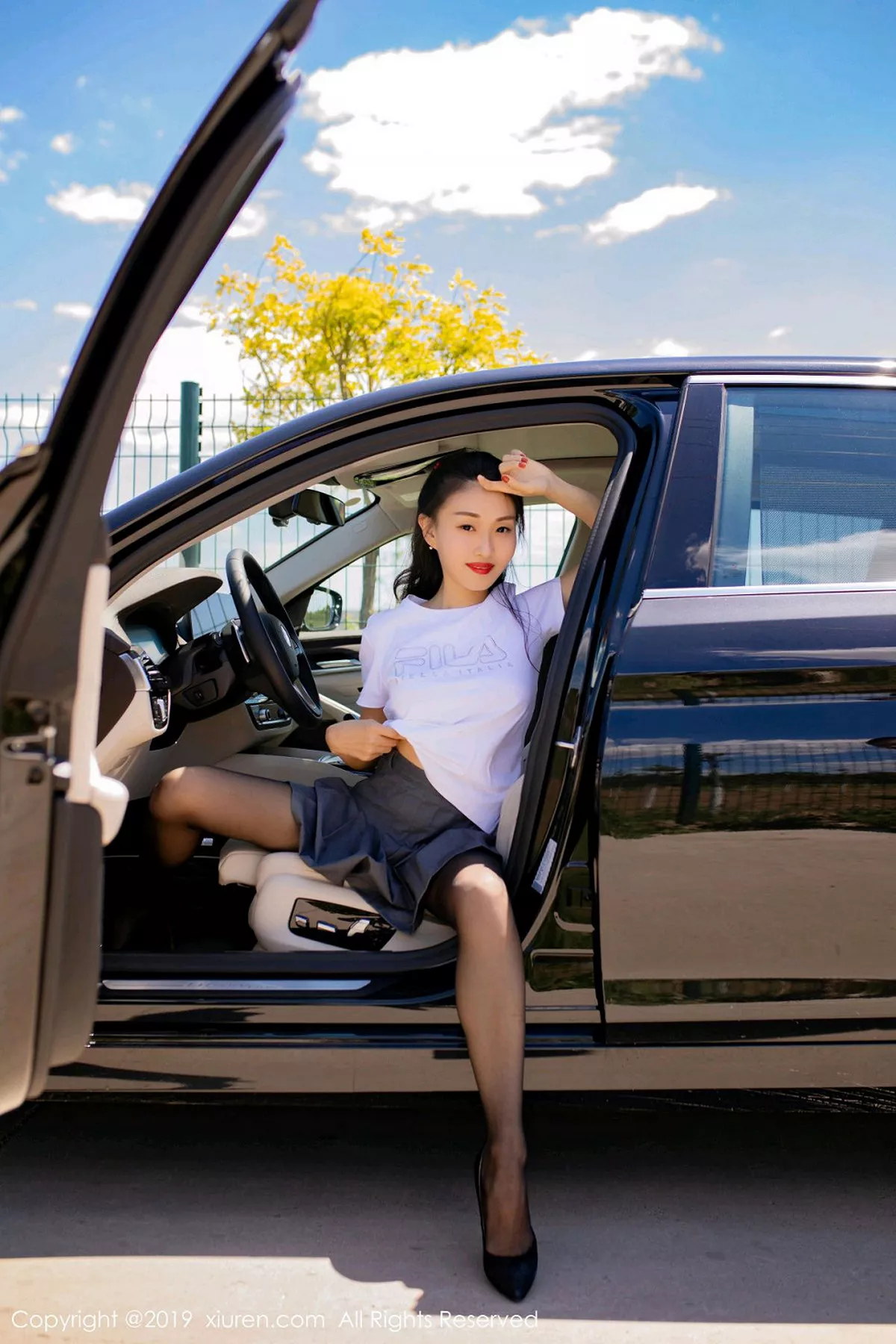 秀人集.com_[XiuRen秀人网]No.1528_嫩模狐小妖Baby性感香车美女+户外蕾丝内衣半脱诱惑写真43P