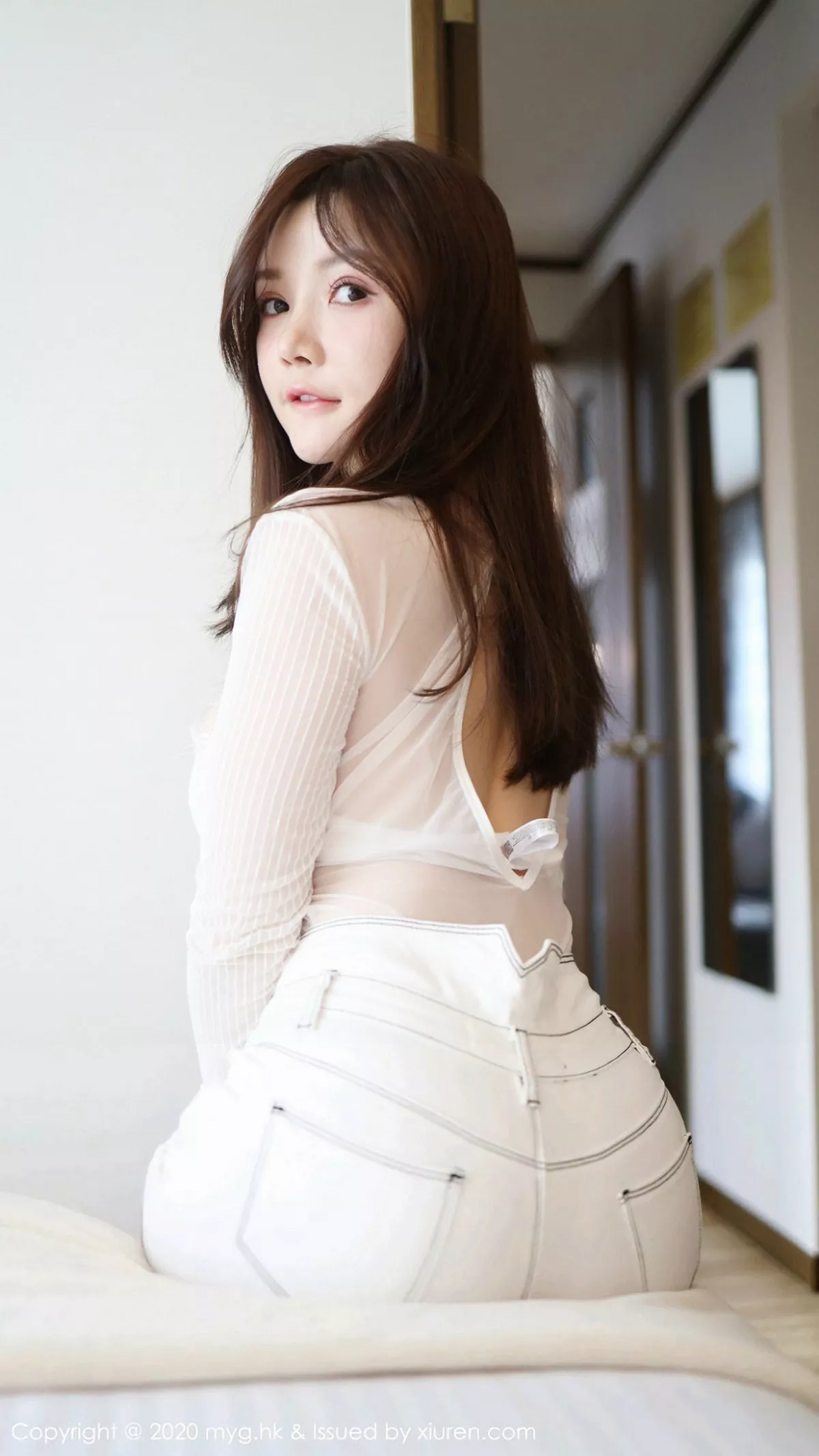 秀人集.com_[MyGirl美媛馆]Vol.428_女神糯美子Mini日本旅拍私房牛仔裤半脱露翘臀诱惑写真115P