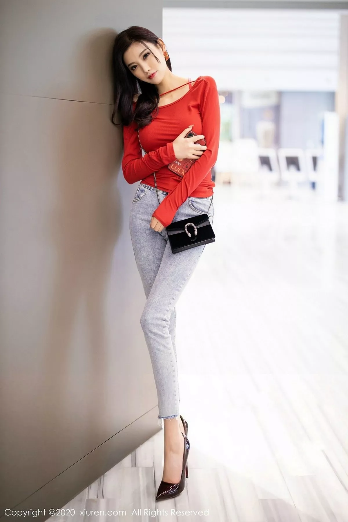 秀人集.com_[XiuRen秀人网]No.2200_女神杨晨晨sugar私房红色内衣配黑丝裤袜秀翘臀美腿诱惑写真88P