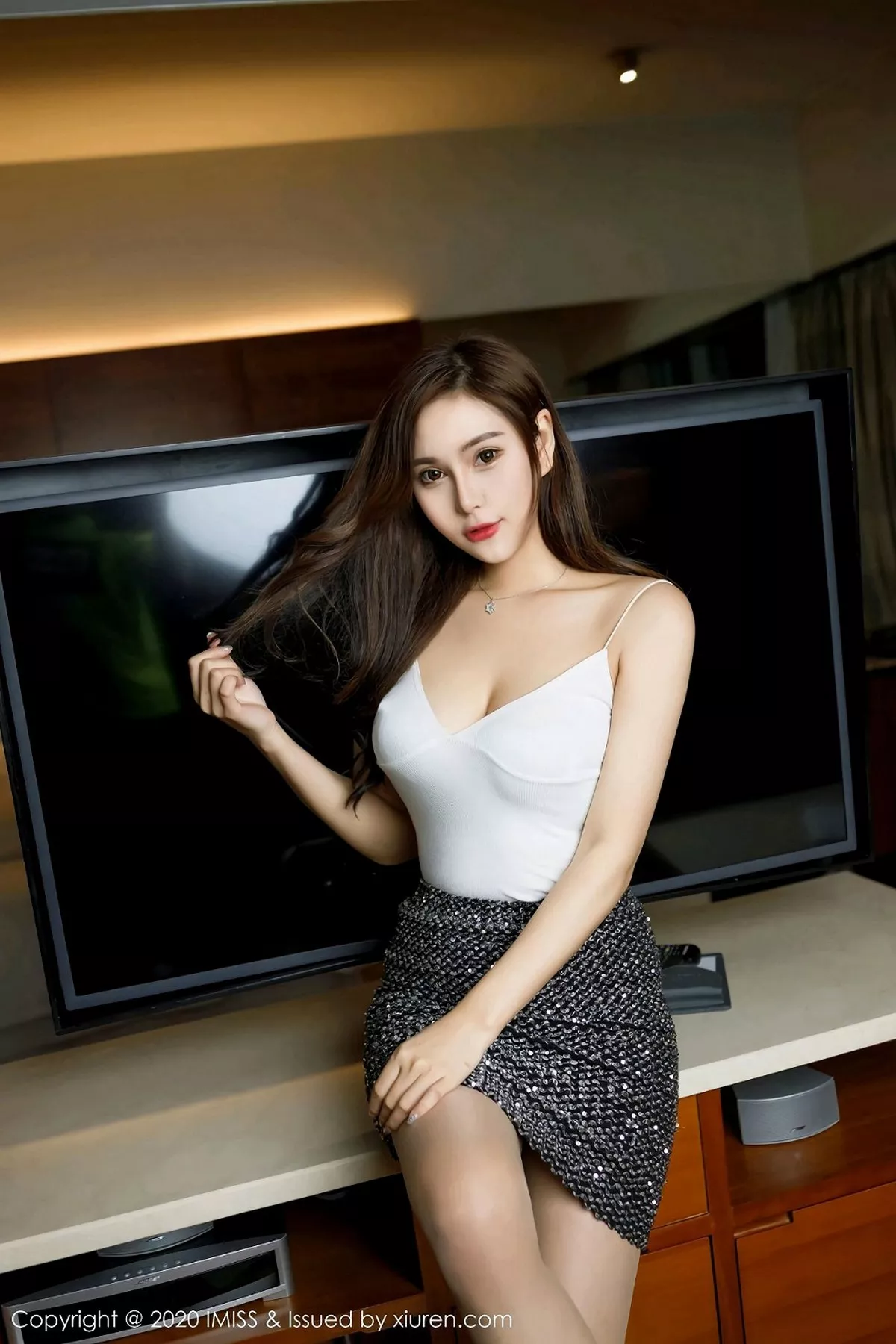 秀人集.com_[IMISS爱蜜社]Vol.463_气质女神Lavinia肉私房床上浅色内衣秀完美身材诱惑写真56P