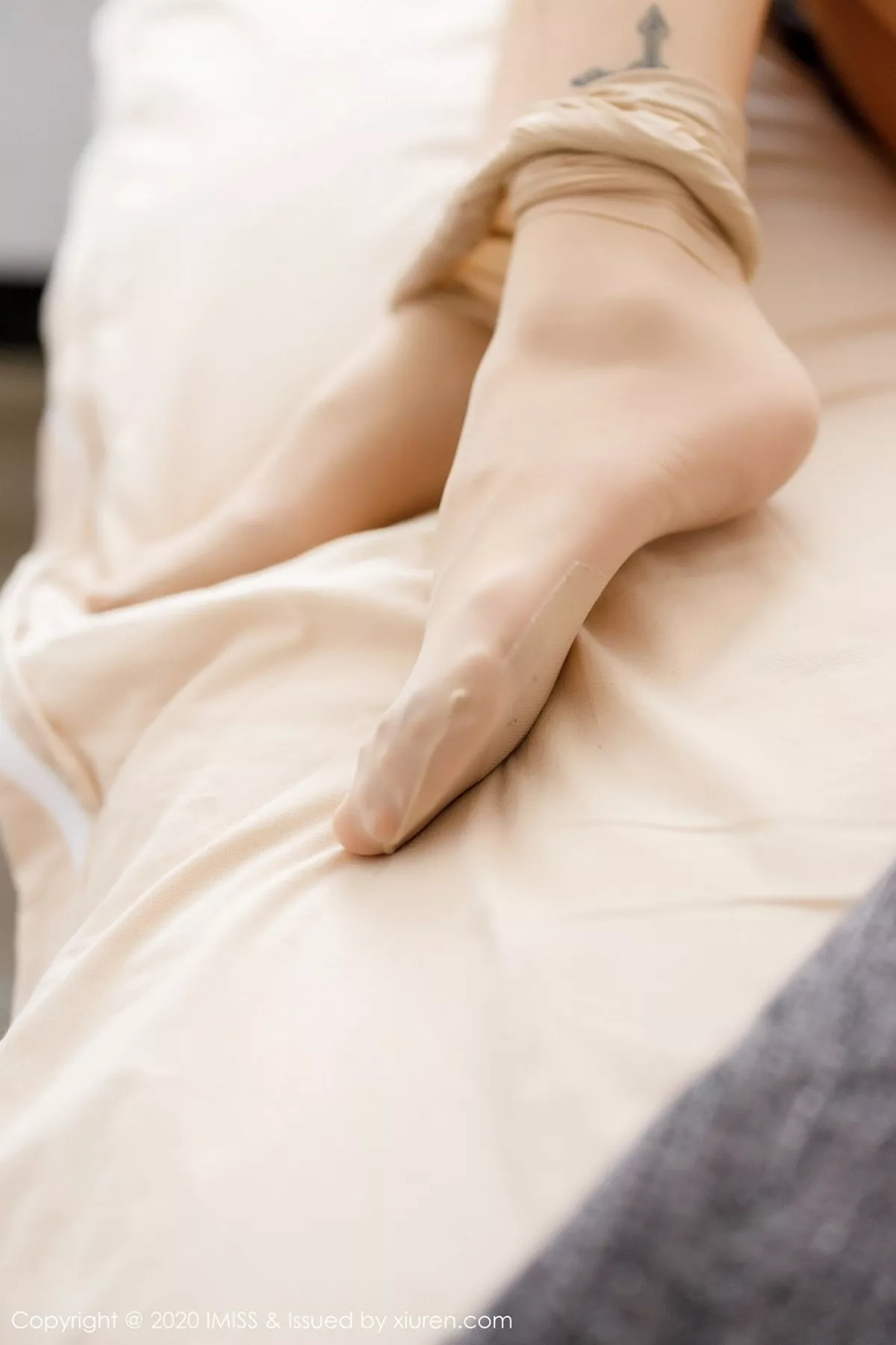 秀人集.com_[IMISS爱蜜社]Vol.469_女神luvian本能私房粉色内衣配肉丝袜秀魔鬼身材诱惑写真40P