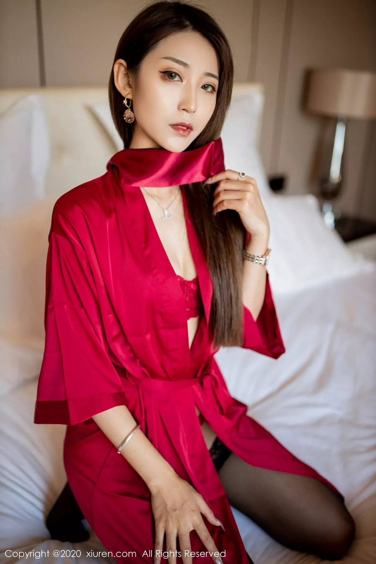 秀人集.com_[XiuRen秀人网]No.2691_模特周慕汐baby私房猩红睡衣露性感内衣配黑丝袜极致魅惑写真58P