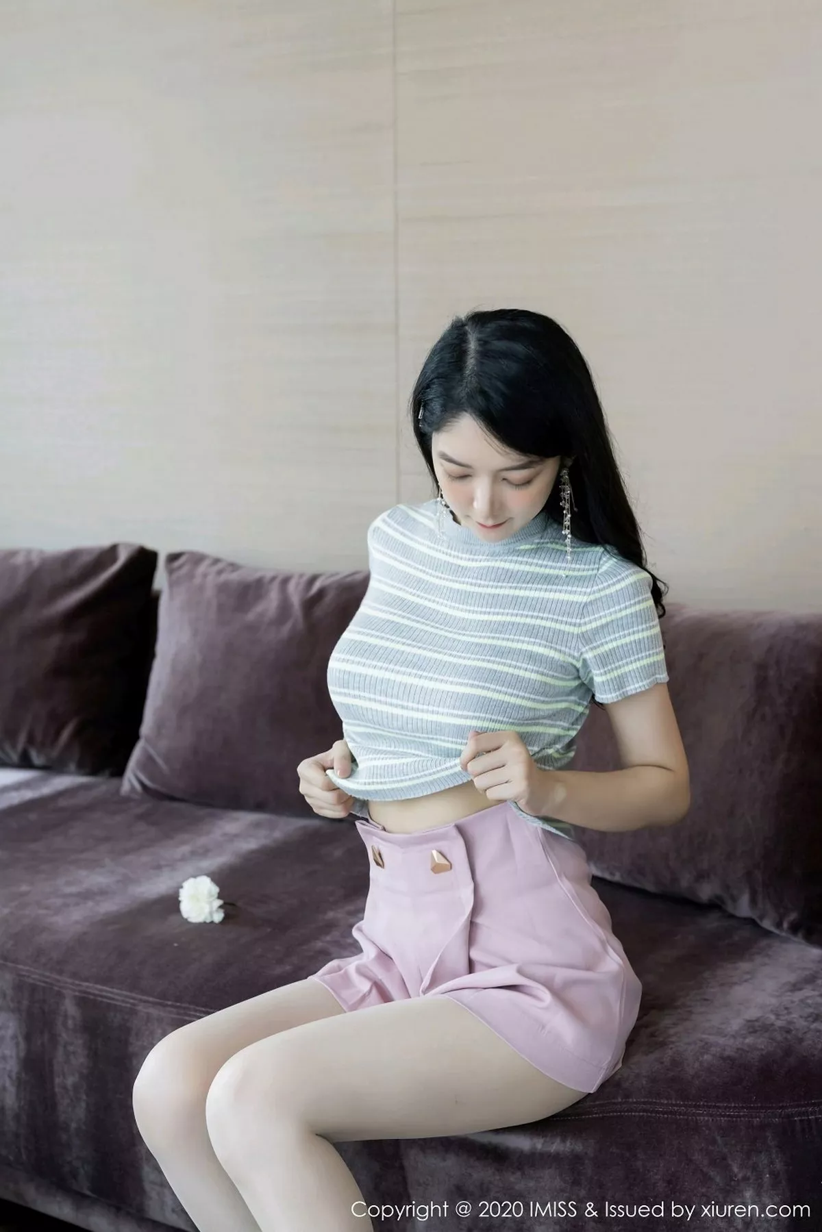 秀人集.com_[IMISS爱蜜社]Vol.526_女神Angela小热巴私房床上半脱露性感内衣秀完美身材诱惑写真42P