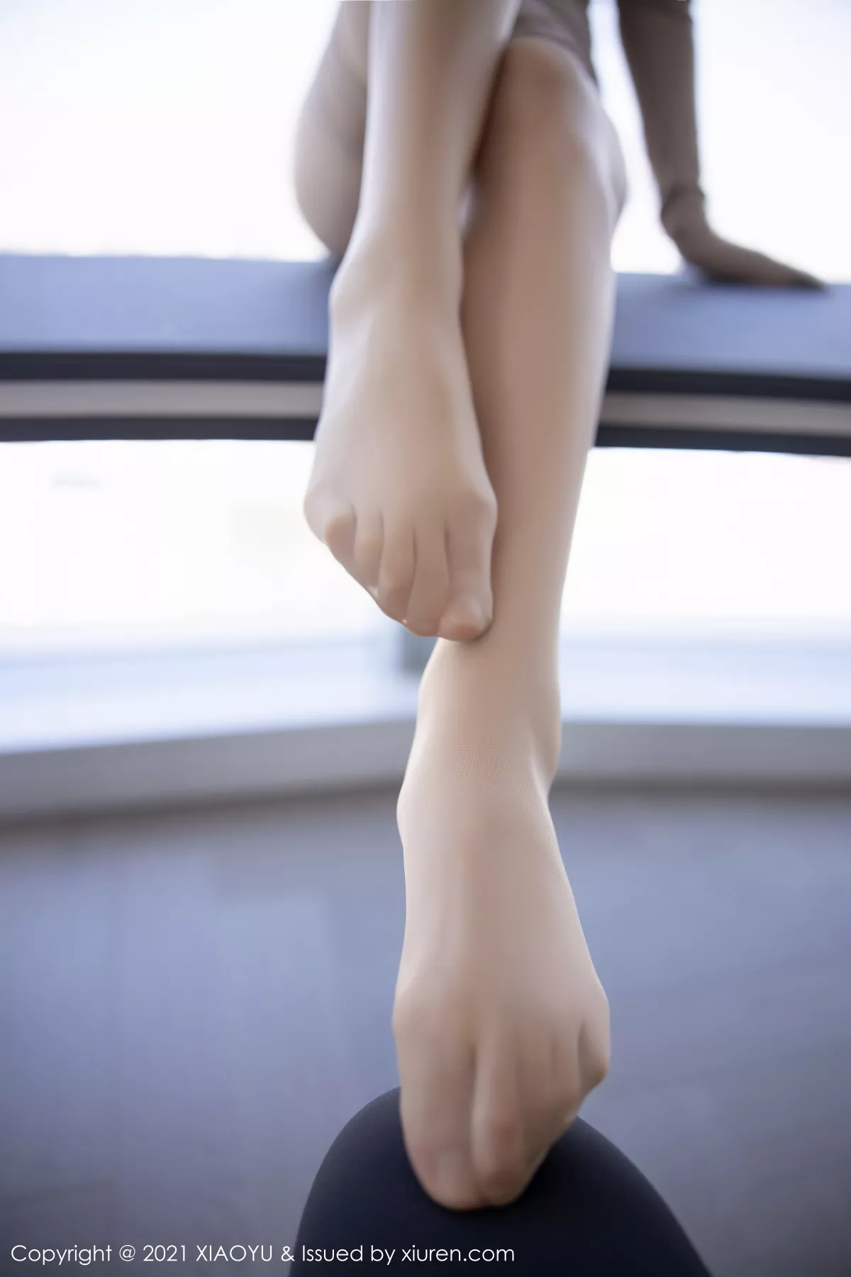 秀人集.com_[XiaoYu画语界]Vol.484_嫩模乔漫妮mina私房深V连身裙配肉丝裤袜露豪乳半球诱惑写真77P