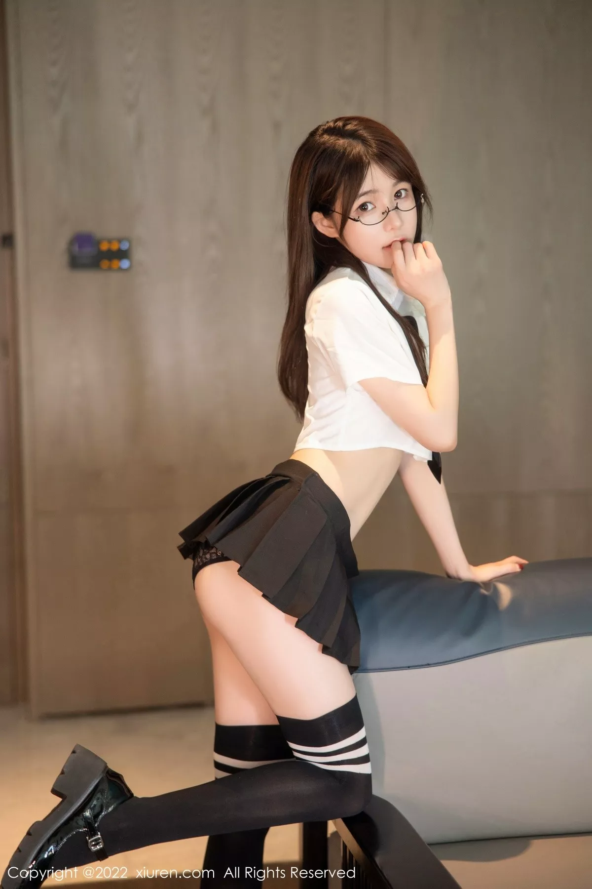 秀人集.com_[XiuRen秀人网]No.5365_模特婠婠么性感学妹制服白色短T配黑短裙秀曼妙身姿诱惑写真98P