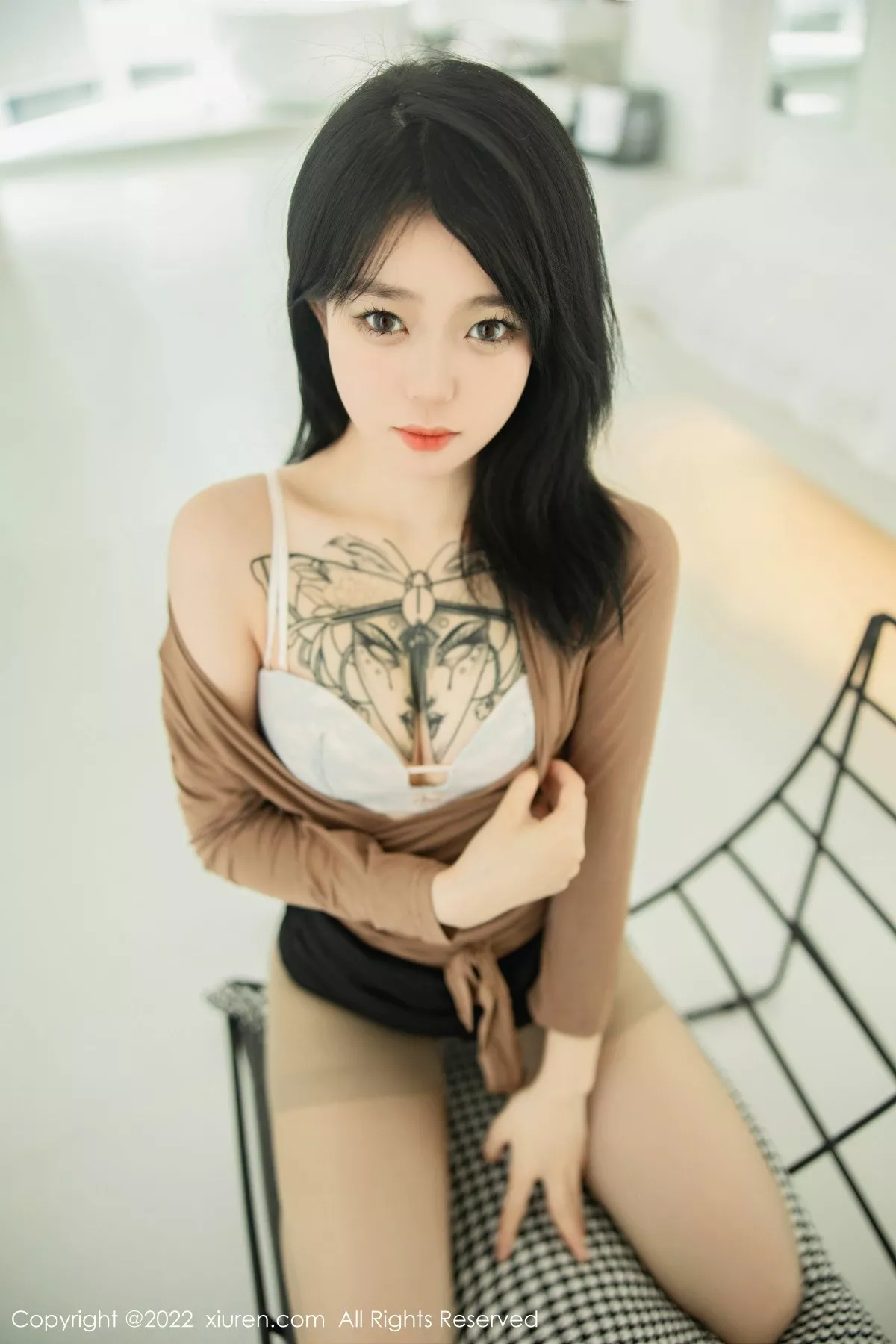 秀人集.com_[XiuRen秀人网]No.5587_模特奶瓶大理旅拍杏色衣配黑短裙露浅色内衣杏色丝袜诱惑写真100P