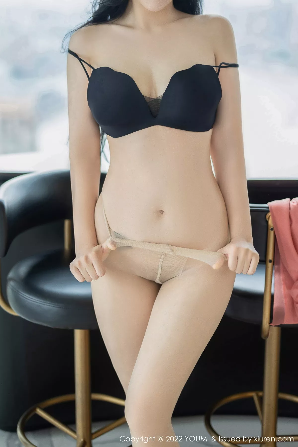 秀人集.com_[YouMi尤蜜荟]Vol.852_女神刘钰儿性感浅色连衣裙露黑色内衣配无内肉丝惹火诱惑写真71P