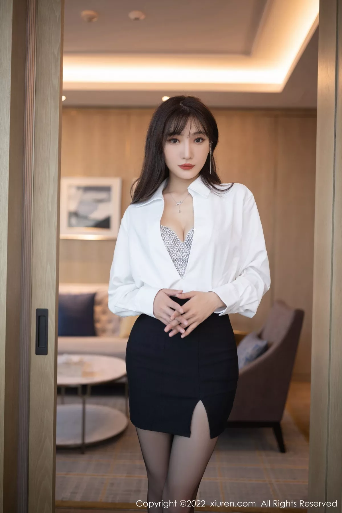 秀人集.com_[XiuRen秀人网]No.5940_模特陆萱萱白色上衣配黑色短裙露性感镶砖内衣迷人诱惑写真78P