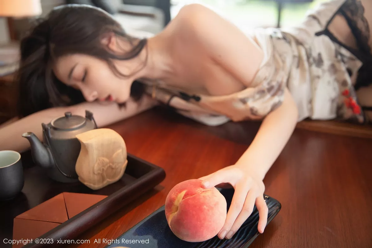 秀人集.com_[XiuRen秀人网]No.6157_模特是小逗逗性感图案旗袍配超薄黑丝秀曼妙身姿迷人诱惑写真85P