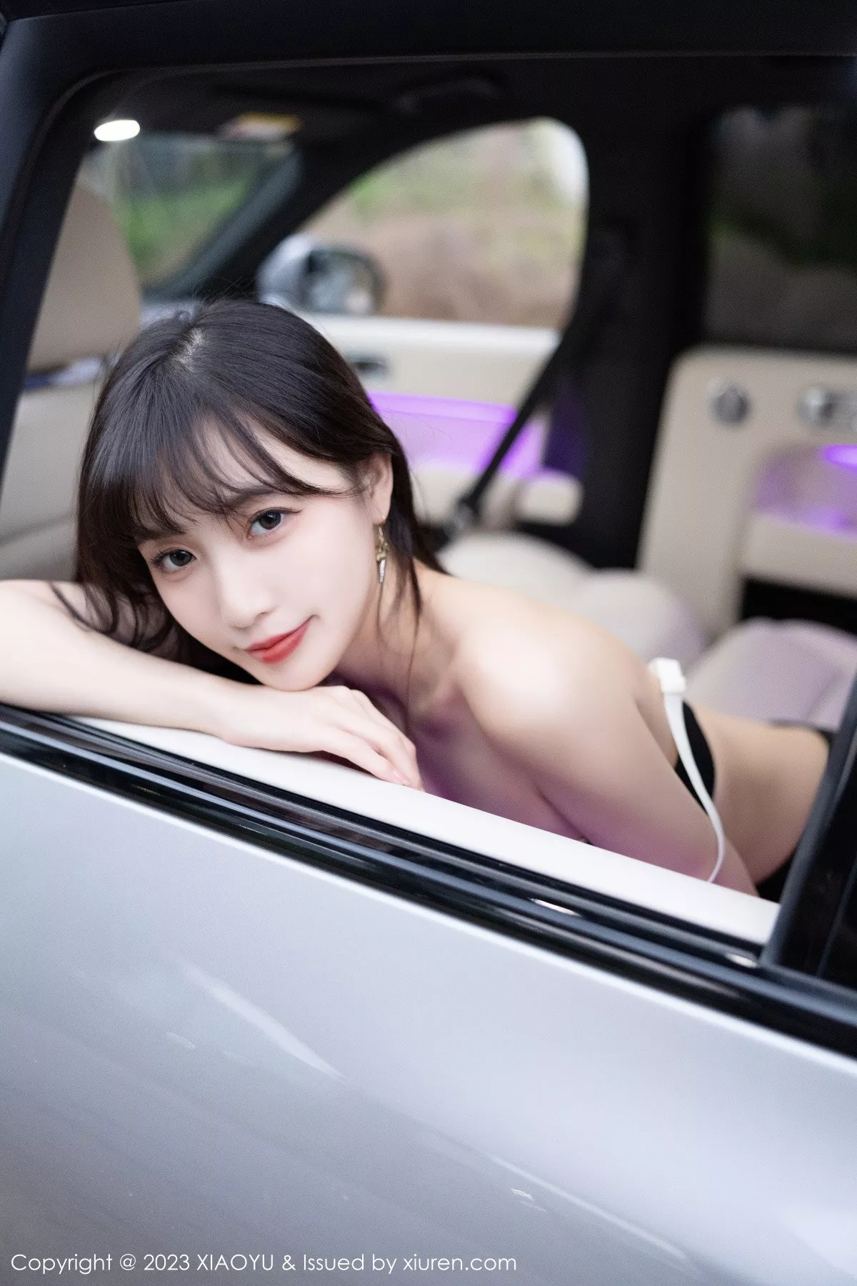 秀人集.com_[XiaoYu画语界]Vol.950_模特林星阑户外车拍性感黑色内衣配黑丝吊袜秀曼妙身姿诱惑写真85P