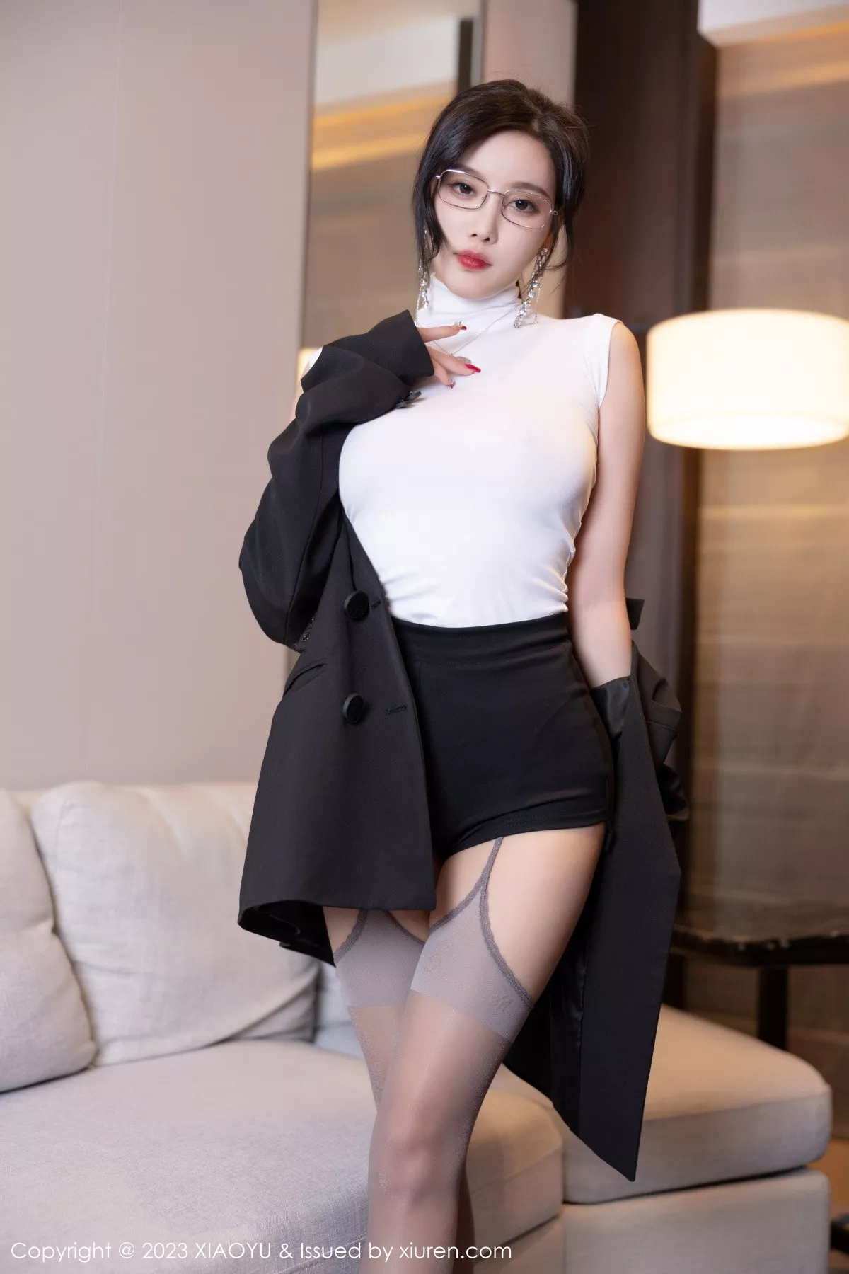 秀人集.com_[XiaoYu画语界]Vol.951_女神杨晨晨Yome白色半透紧身衣配灰丝吊袜秀丰满身材诱惑写真86P