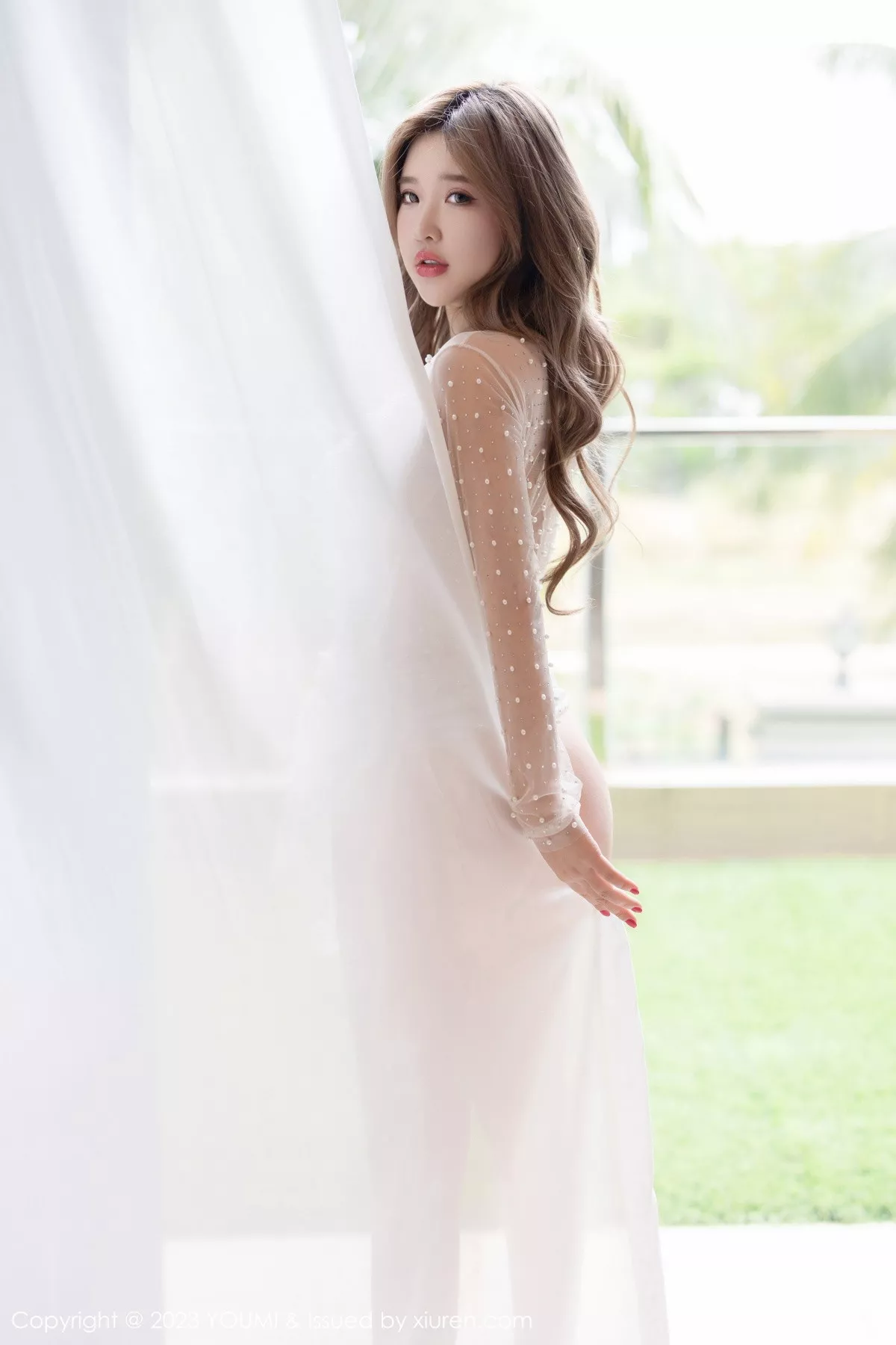 秀人集.com_[YouMi尤蜜荟]Vol.904_模特小海臀Rena三亚旅拍白色轻透薄纱连衣裙秀浑圆翘臀诱惑写真45P