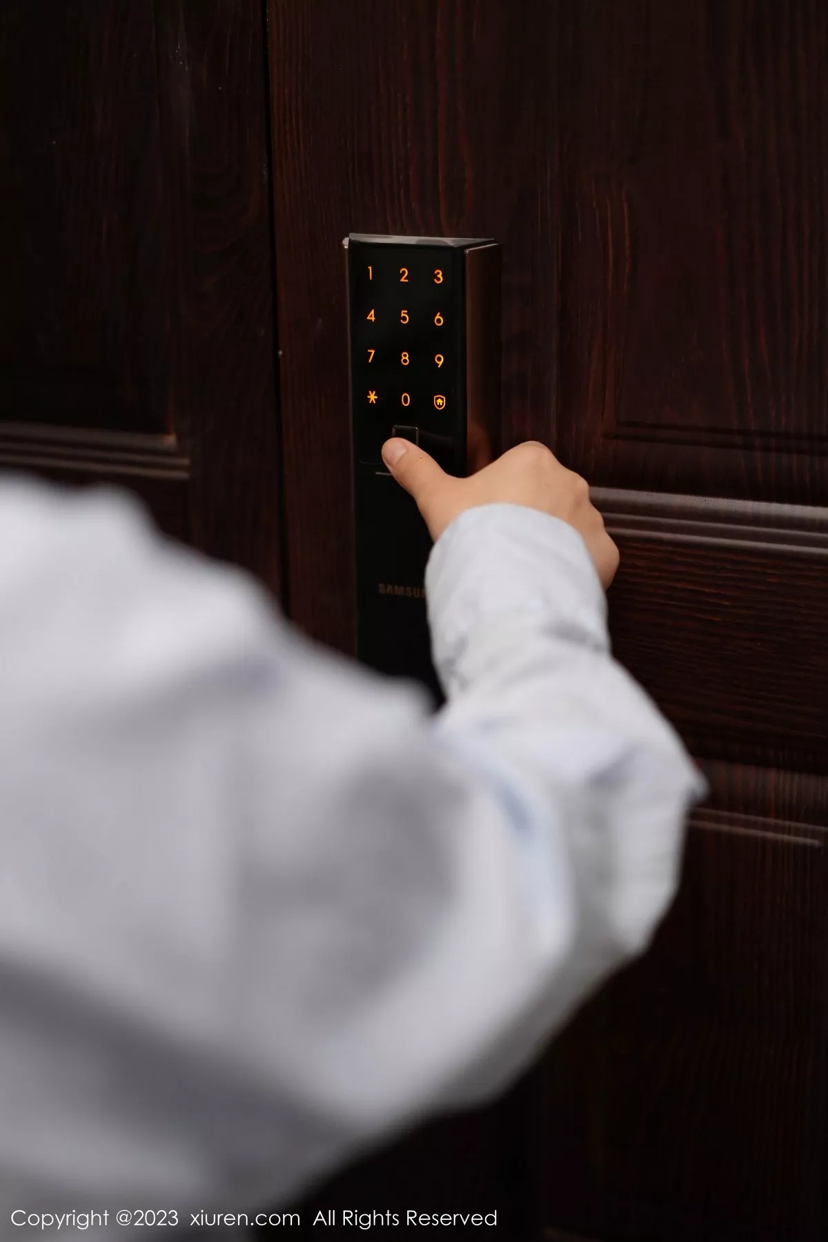 秀人集.com_[XiuRen秀人网]No.6922_模特laura阿姣性感灰色连衣短裙配超薄灰丝秀曼妙身姿诱惑写真77P