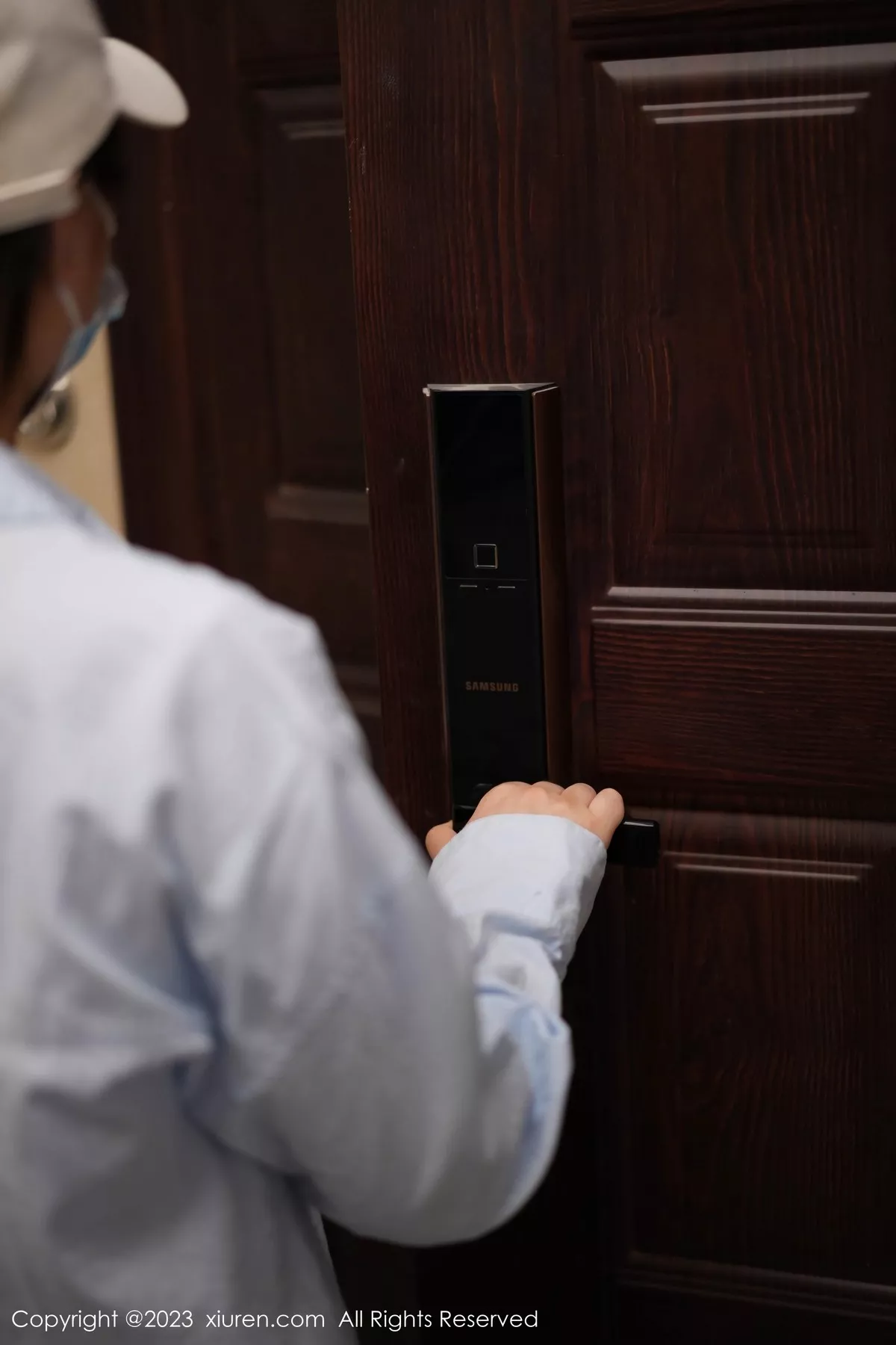 秀人集.com_[XiuRen秀人网]No.6922_模特laura阿姣性感灰色连衣短裙配超薄灰丝秀曼妙身姿诱惑写真77P