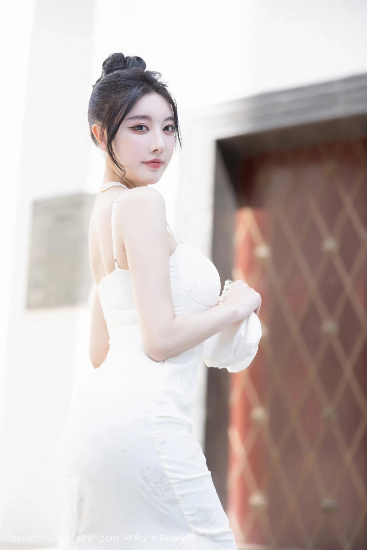 秀人集.com_[XiuRen秀人网]No.8538_女神杨晨晨Yome性感白色连衣裙配白色丝袜秀完美身材诱惑写真81P