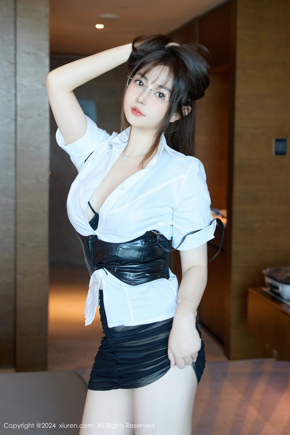 秀人集.com_[XiuRen秀人网]No.9104_模特养乐多Doll性感白T配黑皮短裙露黑色情趣内衣秀完美身材写真51P