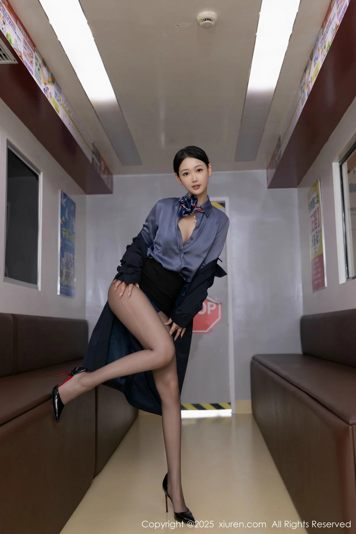 秀人集.com_[XiuRen秀人网]No.9824_模特唐安琪性感深色空姐制服露蓝色蕾丝内衣秀曼妙身姿诱惑写真83P