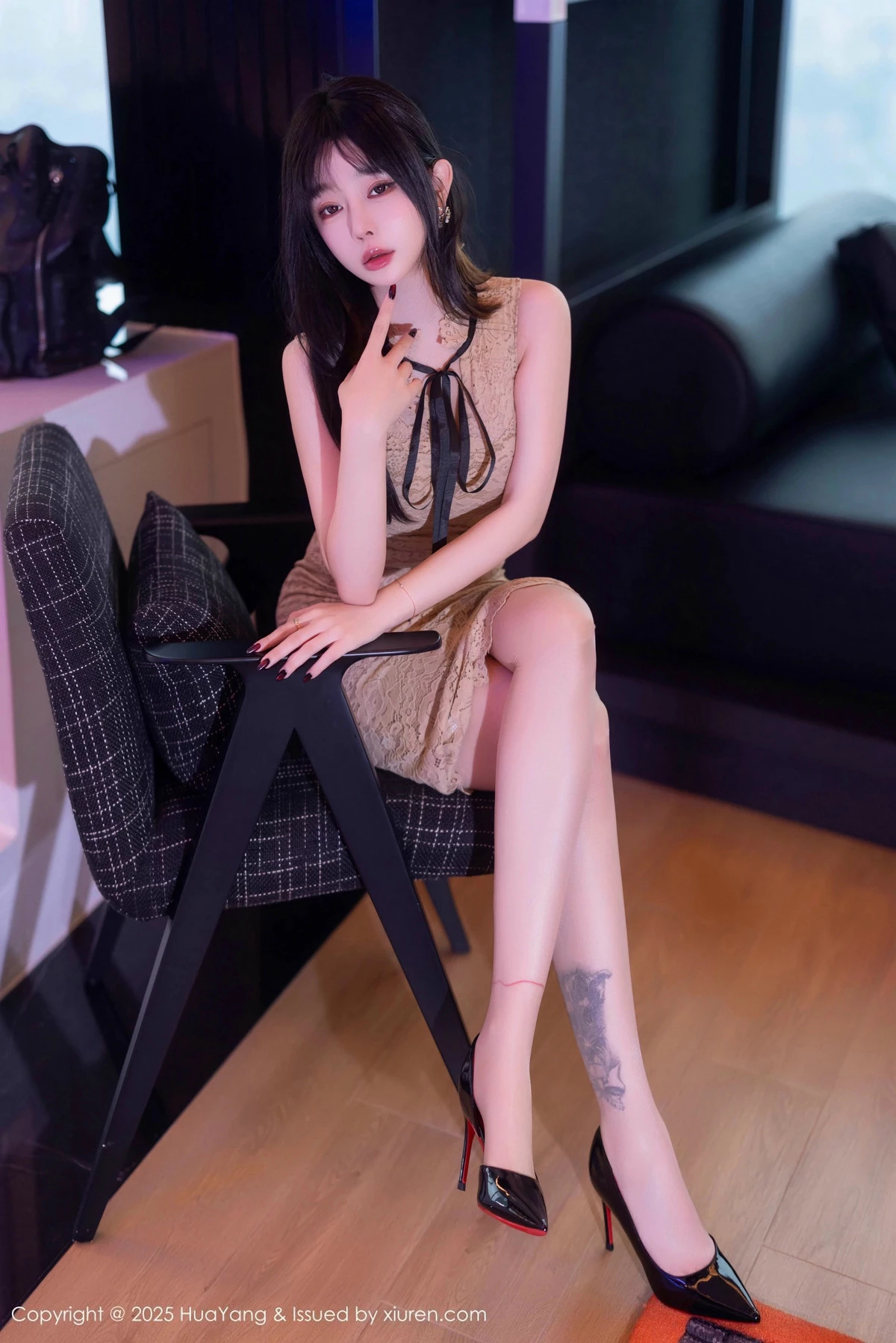 秀人集.com_[HuaYang花漾]Vol.632_女神王雨纯浅色连衣短裙露蕾丝内衣配肉丝袜秀丰腴身材诱惑写真82P