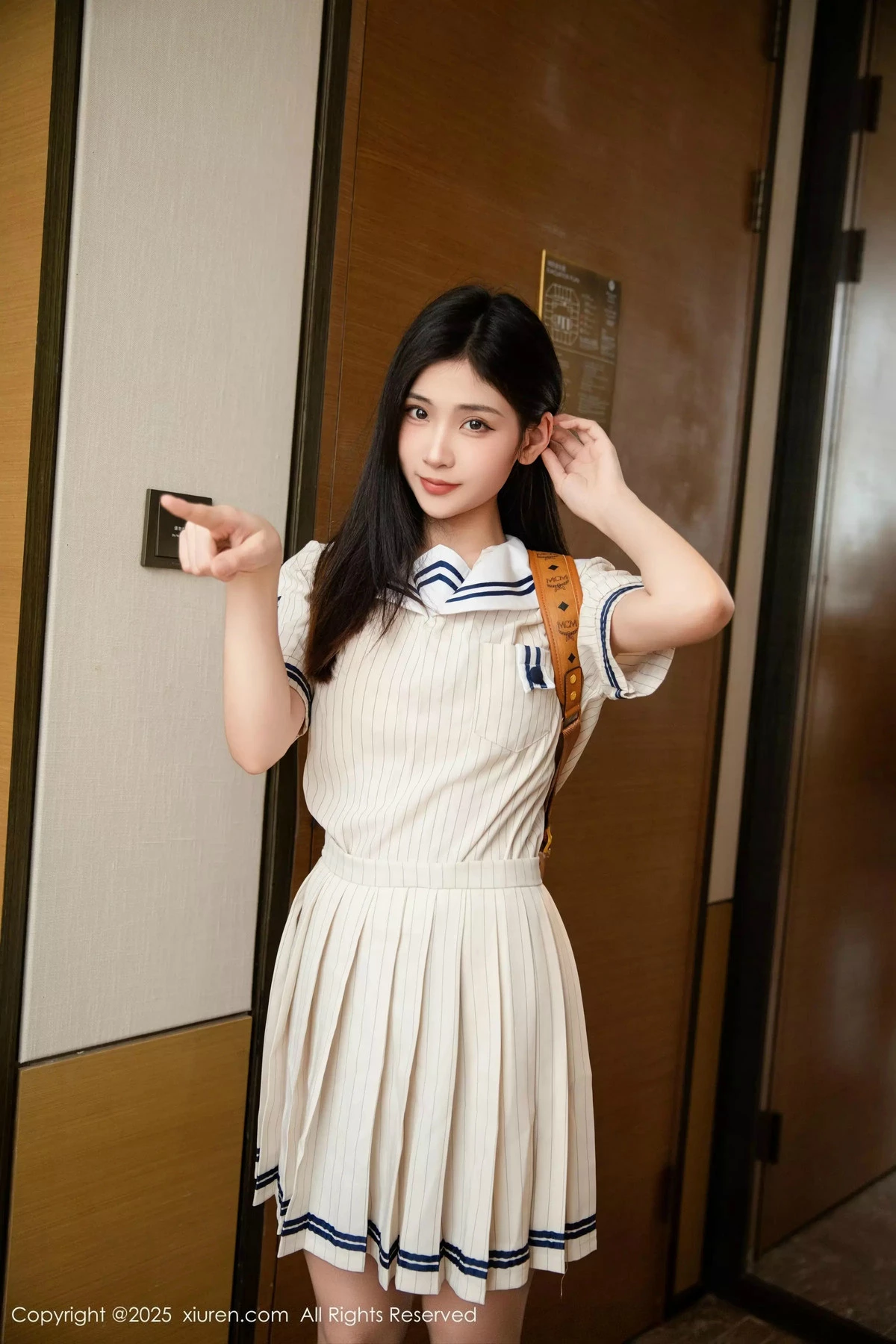 秀人集.com_[XiuRen秀人网]No.9942_模特刘婷婷性感JK制服露肉色性感内衣配灰丝袜秀完美身材诱惑写真77P