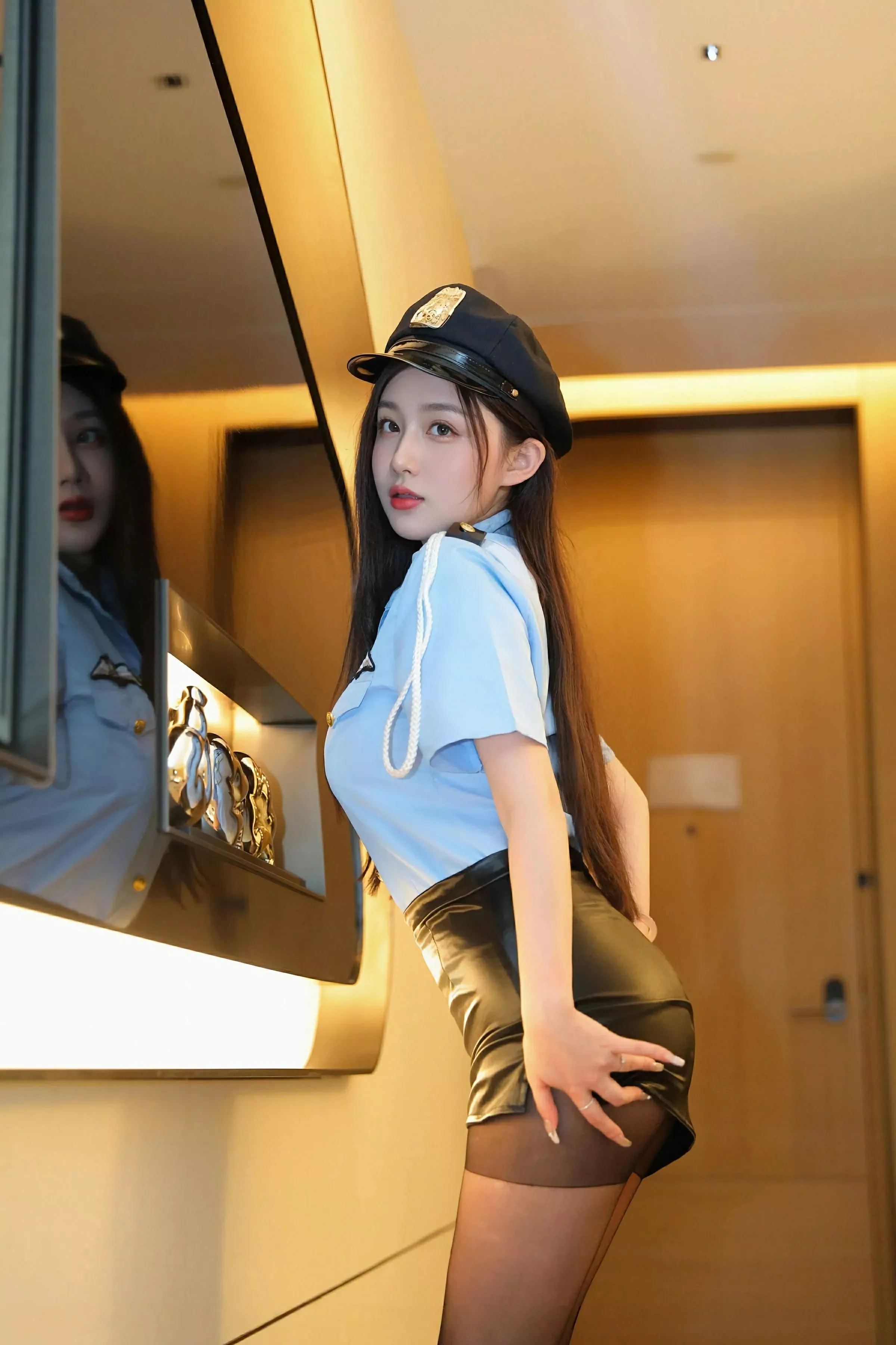 秀人集.com_[XiuRen秀人网]No.10410_模特奶油猫呀性感蓝色制服配超薄黑丝秀丰腴身材迷人诱惑写真76P