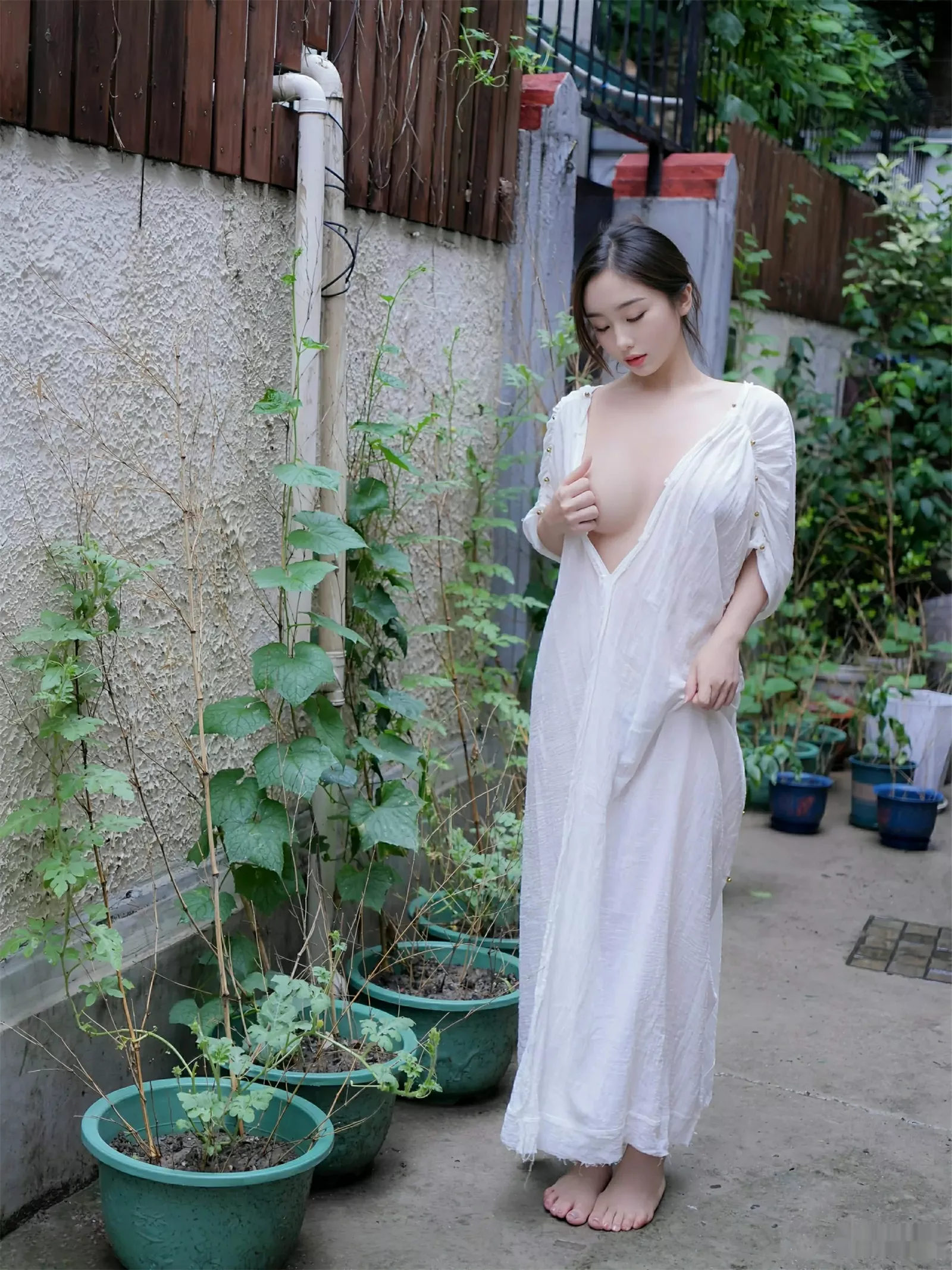 秀人集.com_[XiuRen秀人网]No.10603_模特楠芝性感白色长袍半脱露白色丁字裤秀惹火身材撩人诱惑写真77P