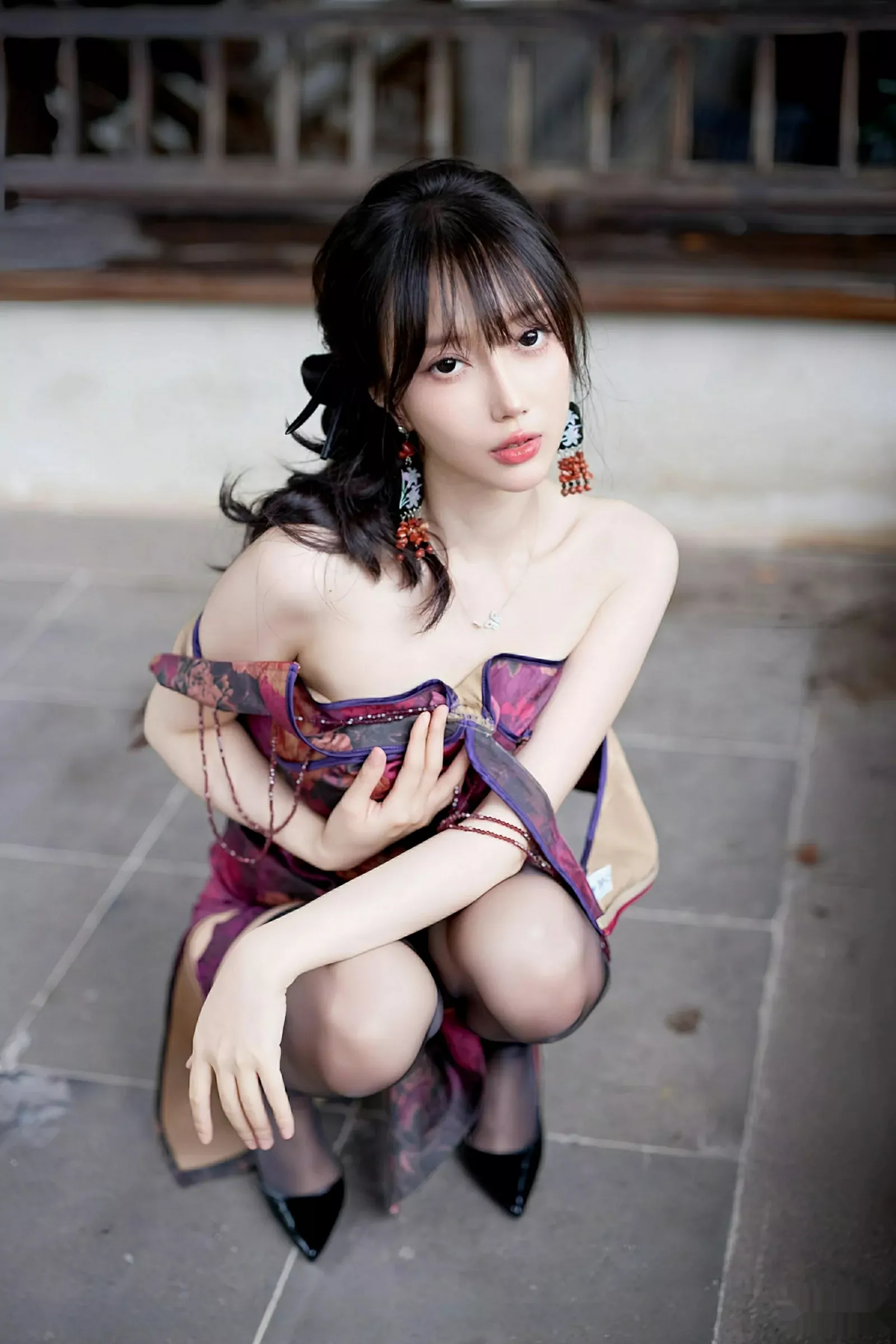 秀人集.com_[XiuRen秀人网]No.10593_模特玥儿玥er性感紫色旗袍服饰配黑丝吊袜秀完美身材诱惑写真64P