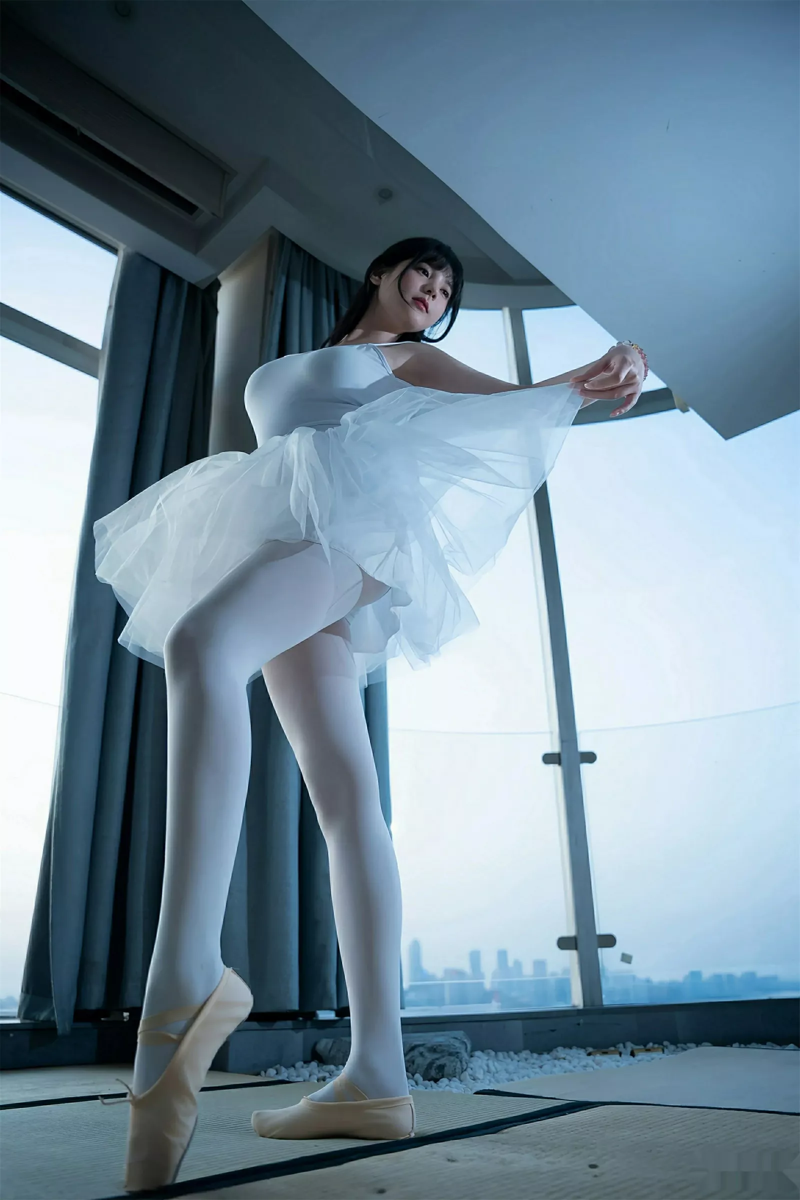 秀人集.com_[XiuRen秀人网]No.10575_模特软情性感白色芭蕾短裙配白色丝袜秀曼妙身姿完美诱惑写真78P