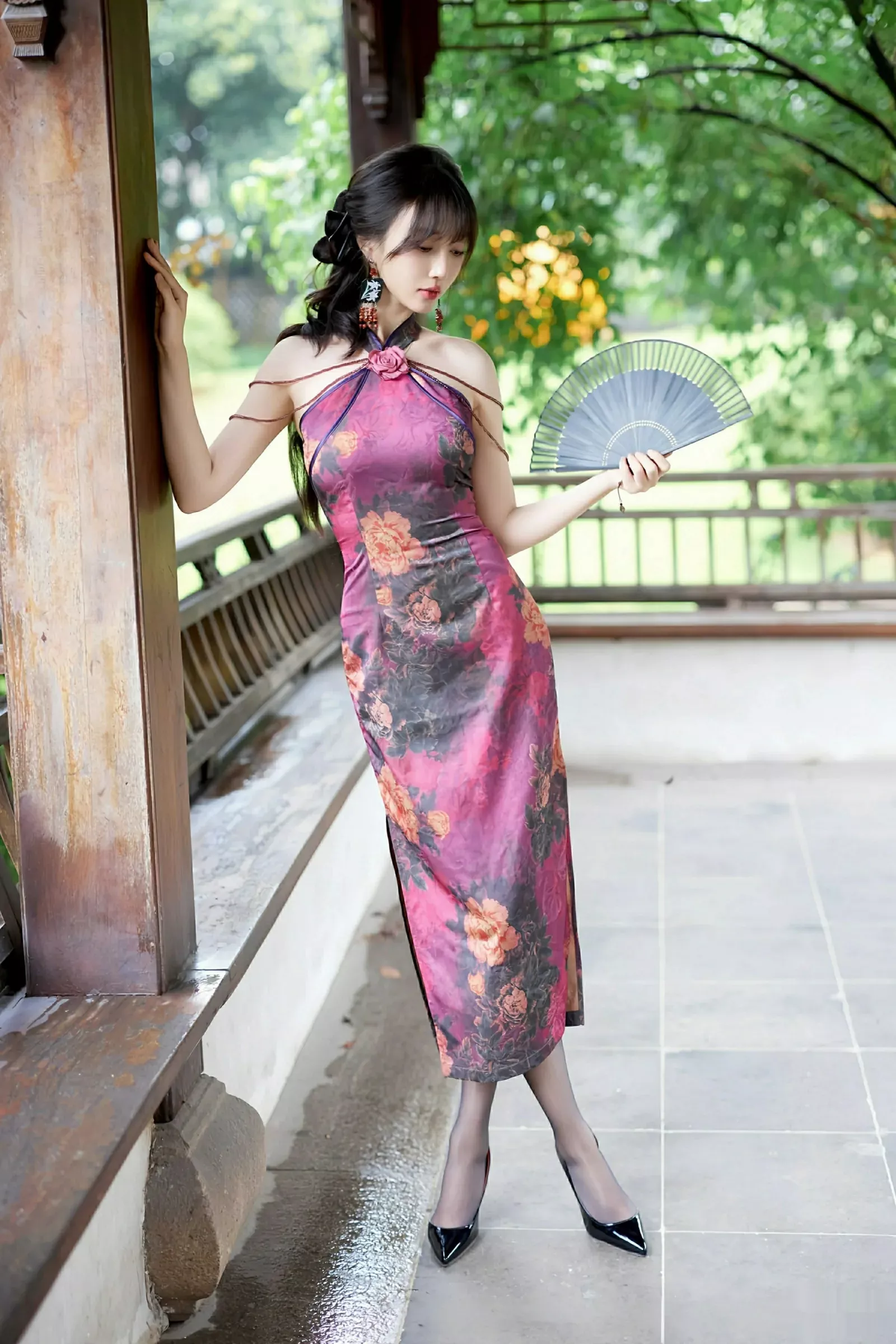 秀人集.com_[XiuRen秀人网]No.10593_模特玥儿玥er性感紫色旗袍服饰配黑丝吊袜秀完美身材诱惑写真64P