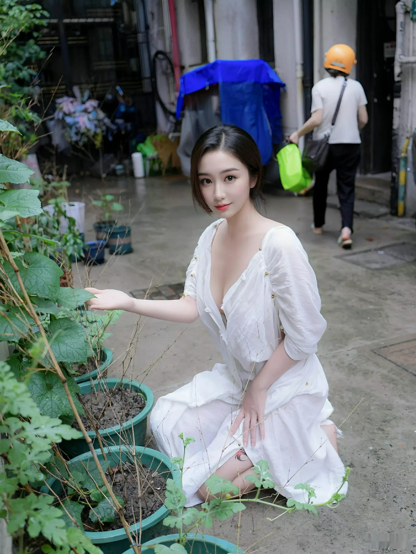 秀人集.com_[XiuRen秀人网]No.10603_模特楠芝性感白色长袍半脱露白色丁字裤秀惹火身材撩人诱惑写真77P