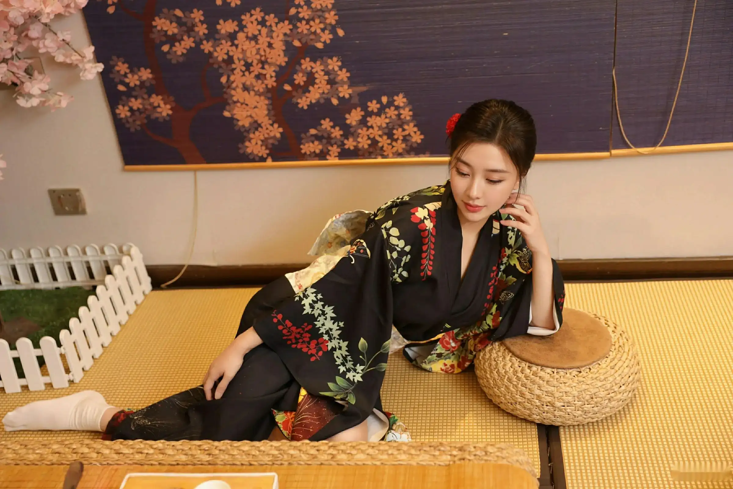 秀人集.com_[XiuRen秀人网]No.10627_模特苏一诺性感日系黑色服饰露红色内衣秀曼妙身材迷人诱惑写真80P