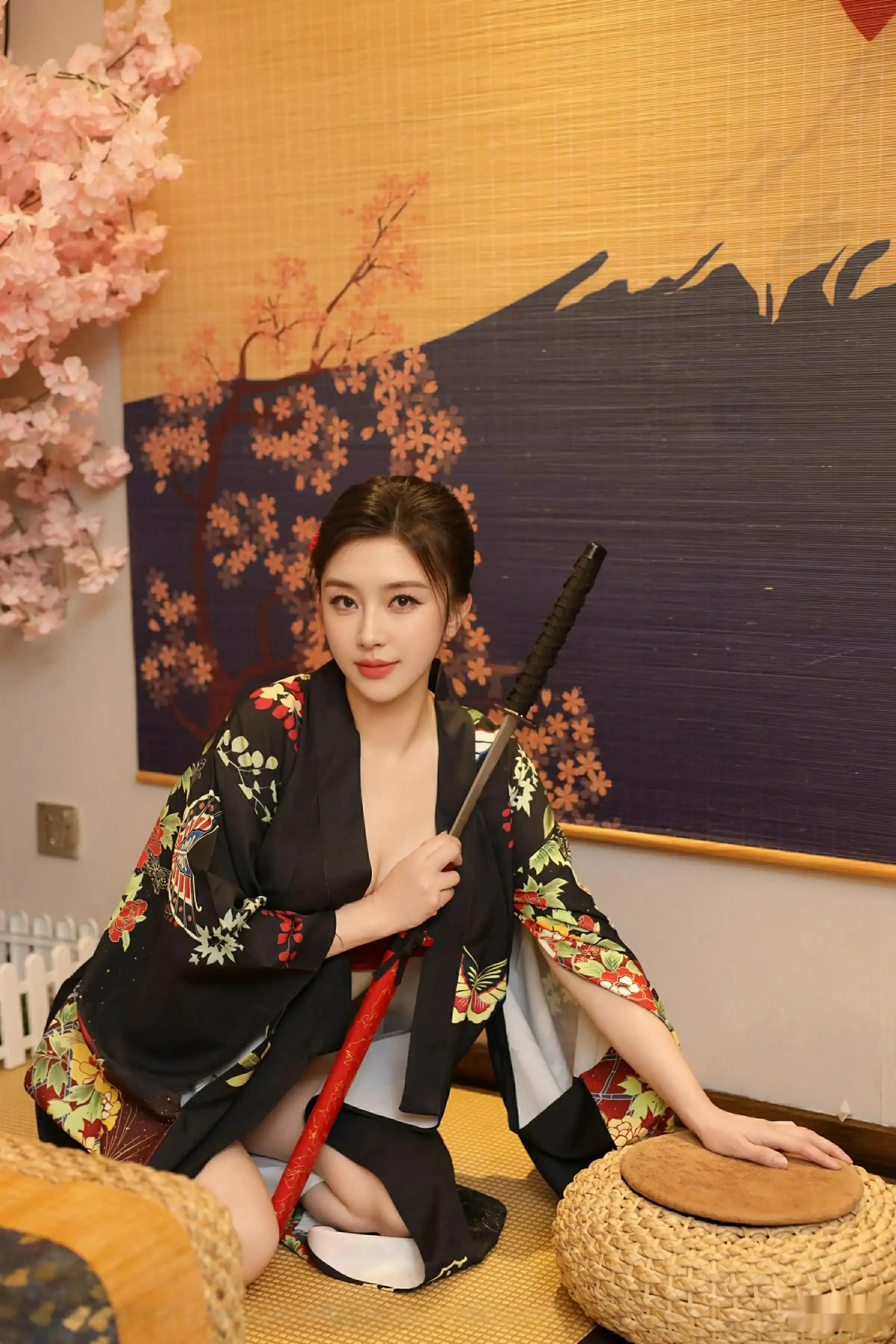 秀人集.com_[XiuRen秀人网]No.10627_模特苏一诺性感日系黑色服饰露红色内衣秀曼妙身材迷人诱惑写真80P