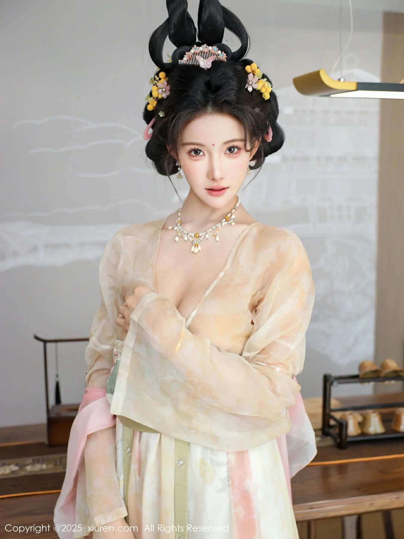 秀人集.com_[XiuRen秀人网]No.10645_模特梨霜儿古典主题性感浅色古装服饰秀丰腴身材迷人美腿写真82P