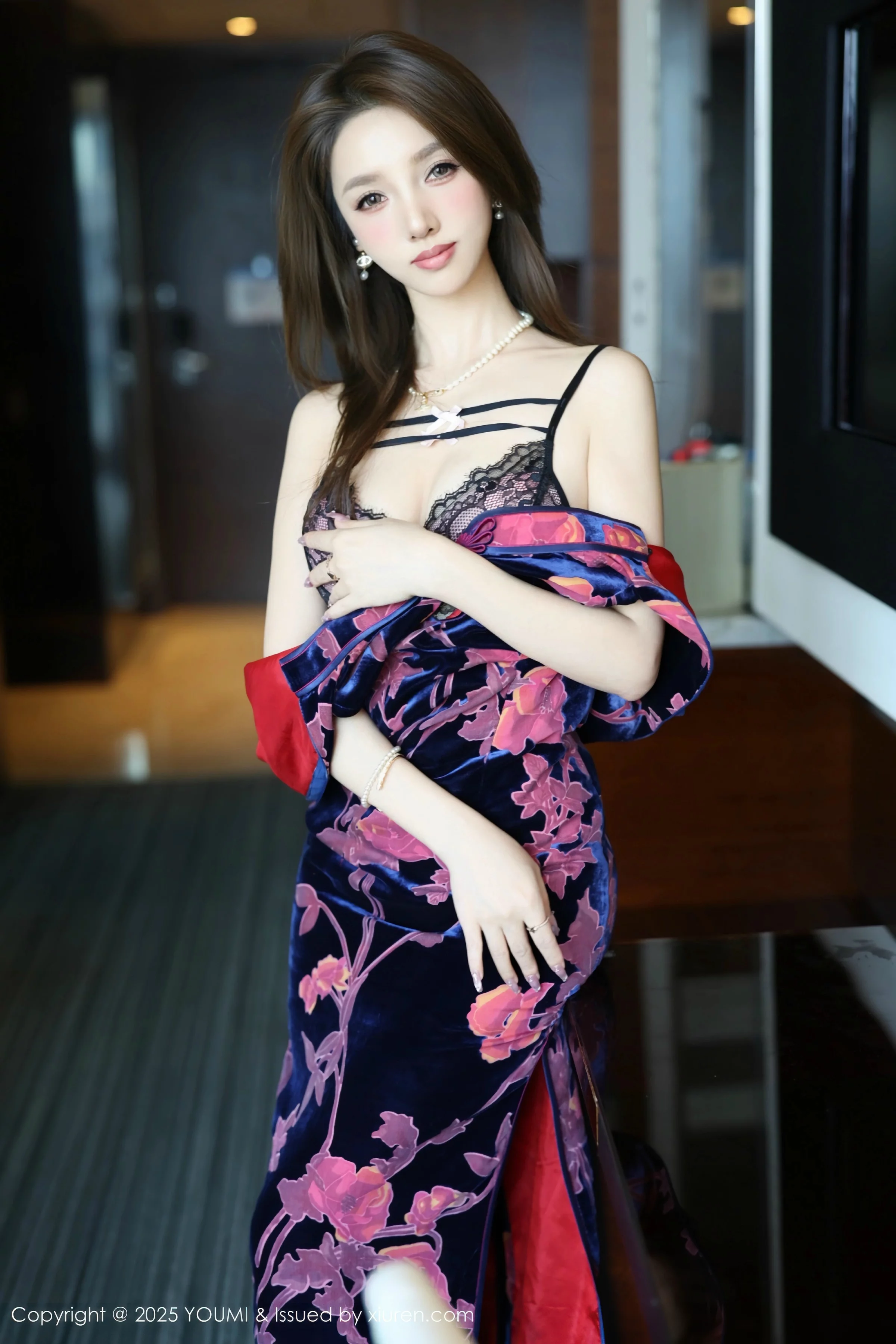 秀人集.com_[YouMi尤蜜荟]Vol.1158_模特桃桃·夭夭twins性感花色旗袍配黑色丝袜秀曼妙身姿诱惑写真82P