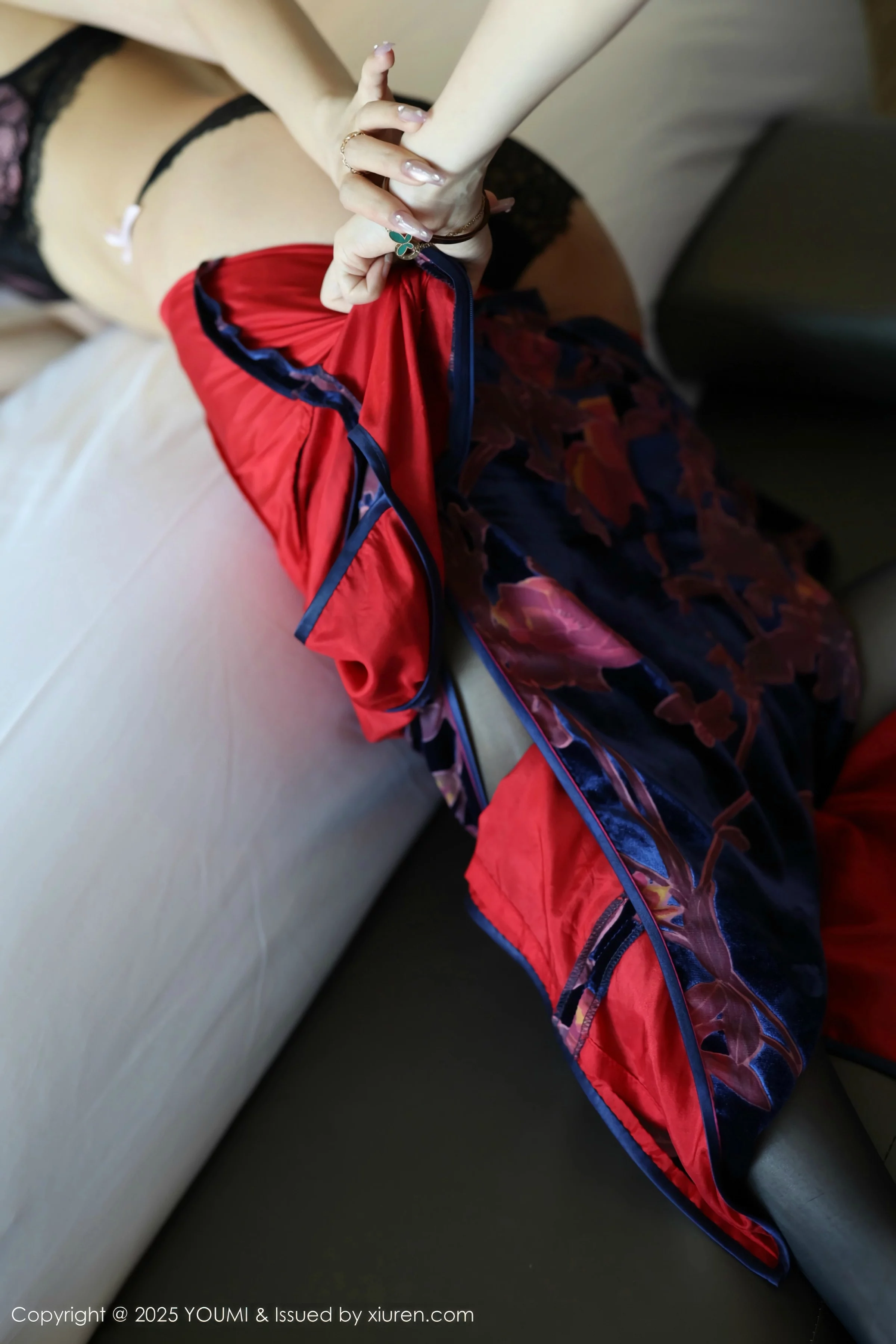 秀人集.com_[YouMi尤蜜荟]Vol.1158_模特桃桃·夭夭twins性感花色旗袍配黑色丝袜秀曼妙身姿诱惑写真82P