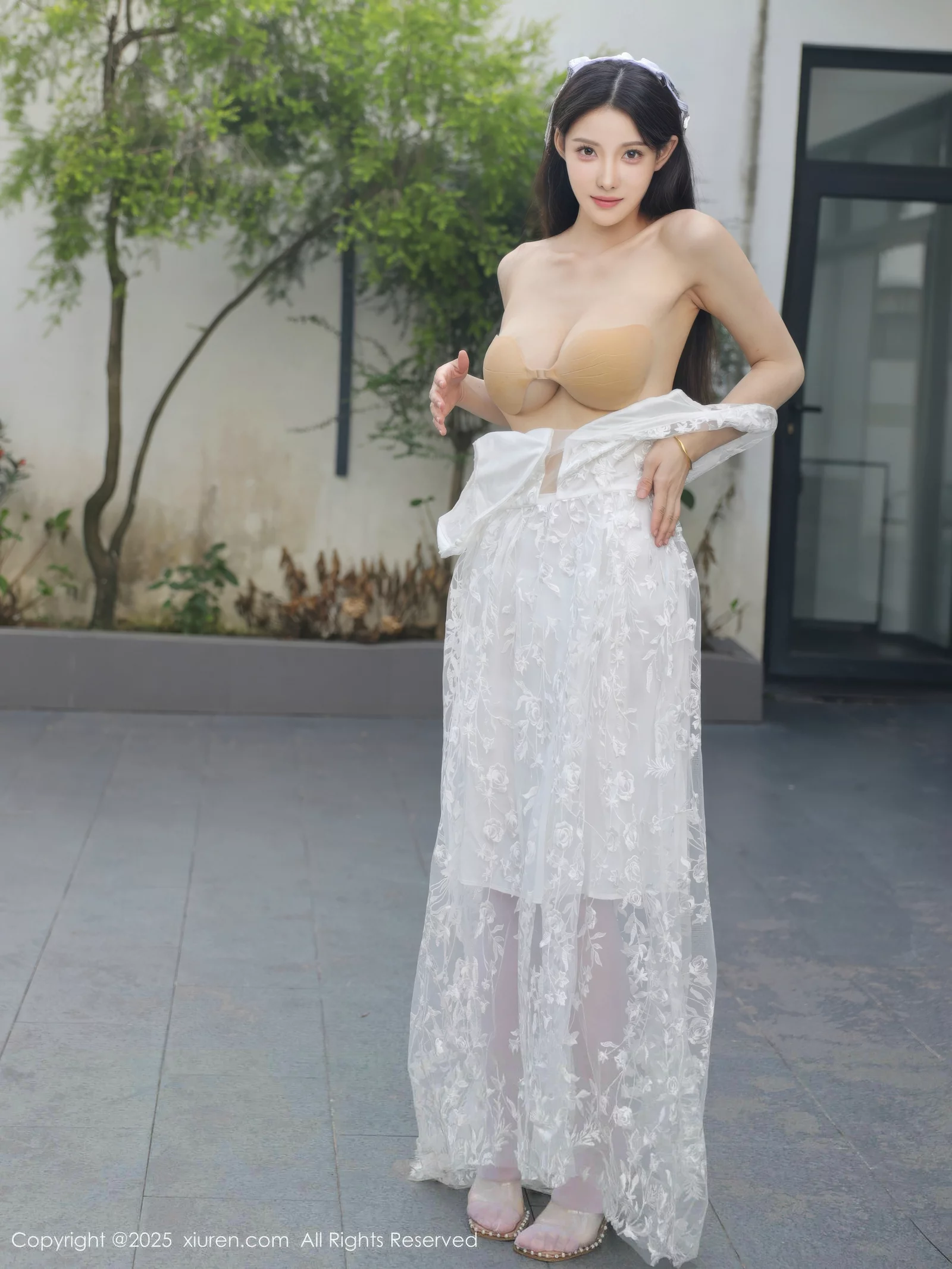 秀人集.com_[XiuRen秀人网]No.10661_模特梨霜儿性感低胸白色婚纱配白色丝袜秀丰腴身材完美诱惑写真82P