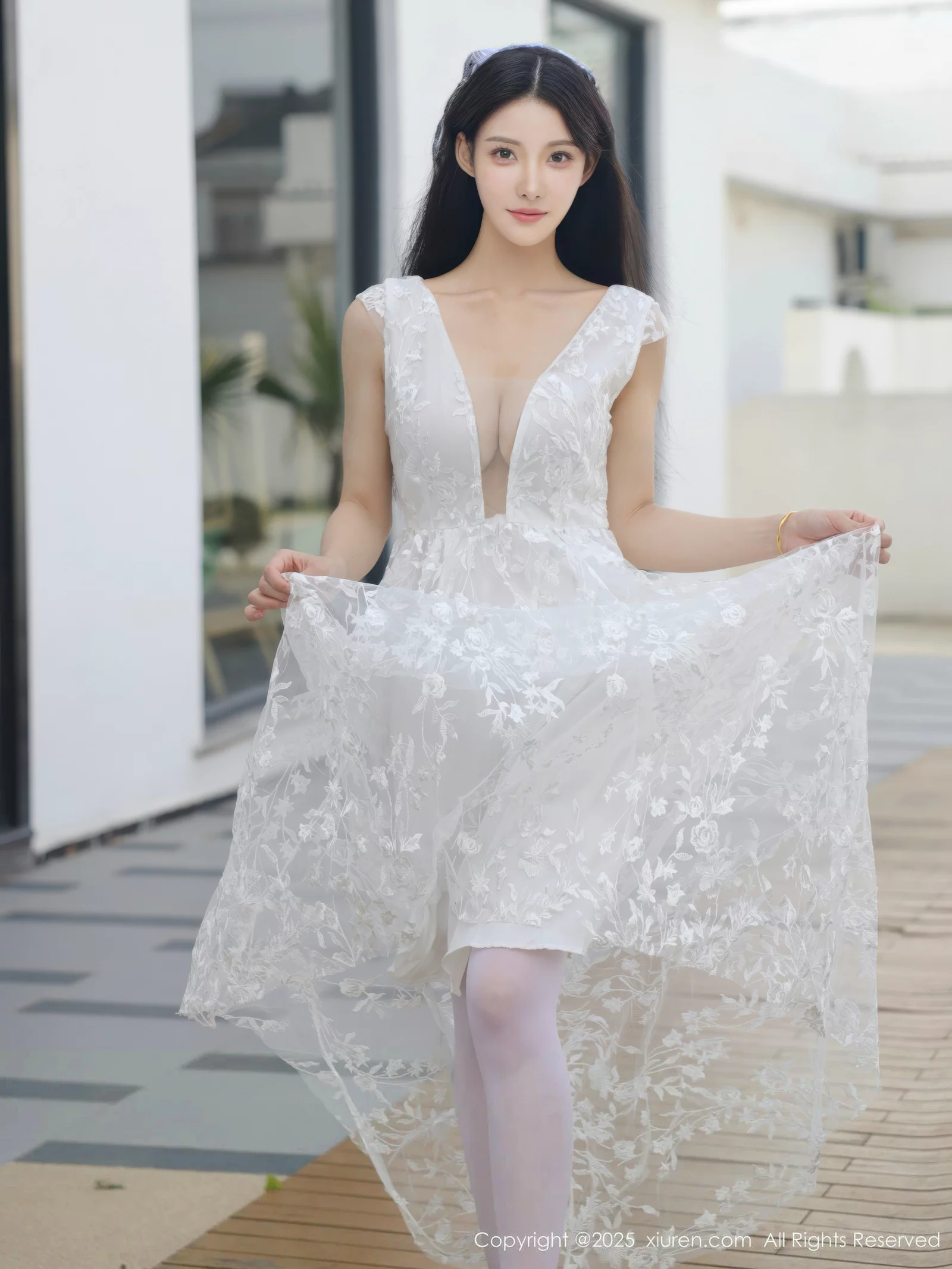 秀人集.com_[XiuRen秀人网]No.10661_模特梨霜儿性感低胸白色婚纱配白色丝袜秀丰腴身材完美诱惑写真82P