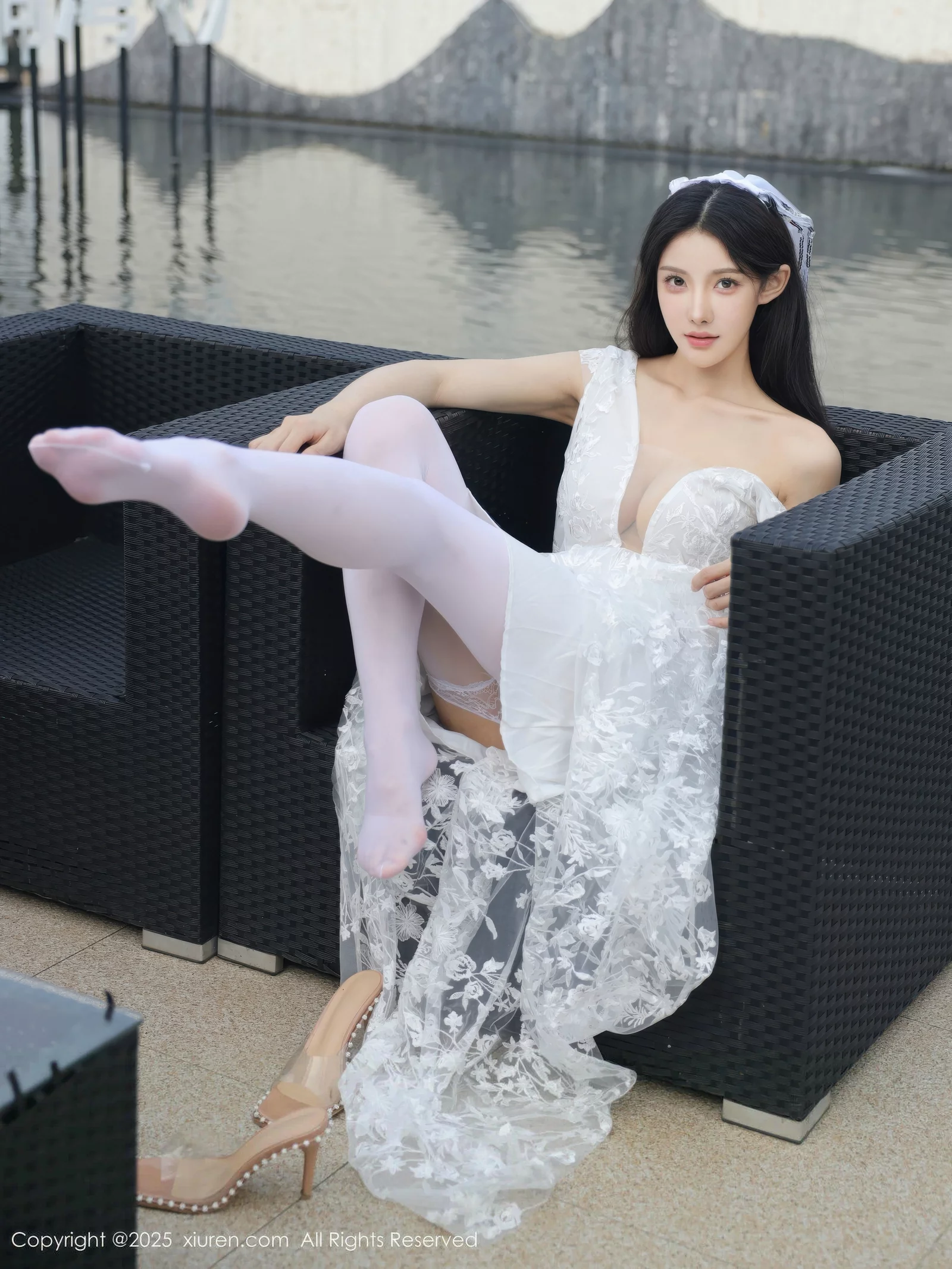 秀人集.com_[XiuRen秀人网]No.10661_模特梨霜儿性感低胸白色婚纱配白色丝袜秀丰腴身材完美诱惑写真82P