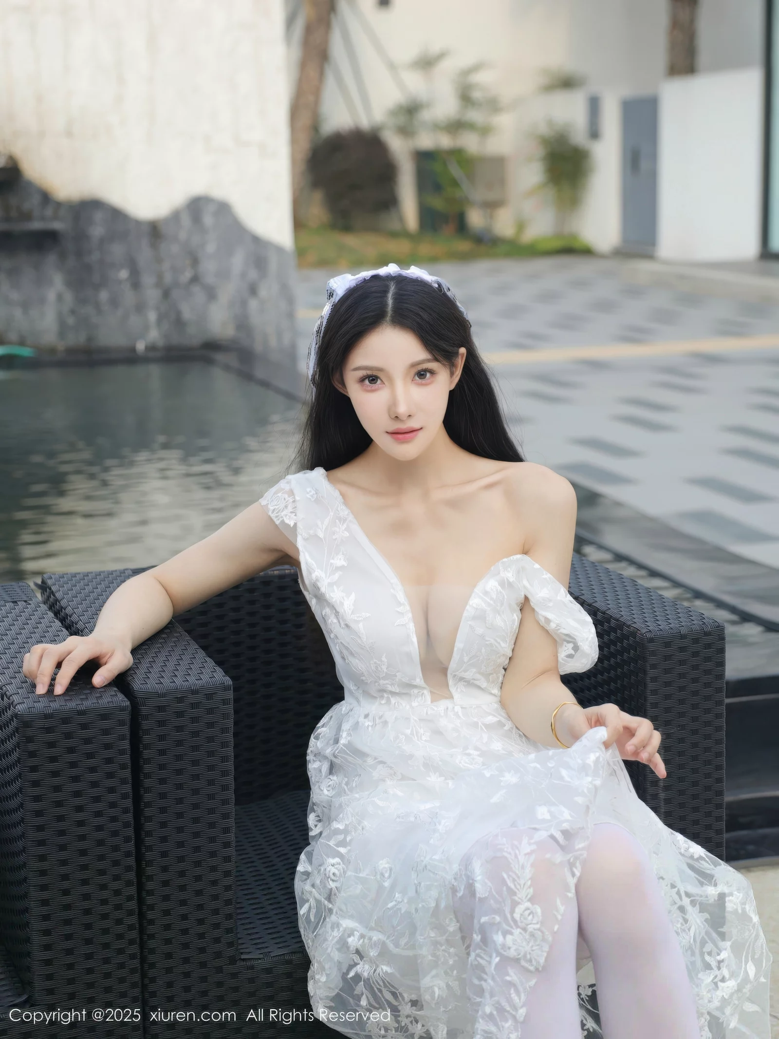 秀人集.com_[XiuRen秀人网]No.10661_模特梨霜儿性感低胸白色婚纱配白色丝袜秀丰腴身材完美诱惑写真82P