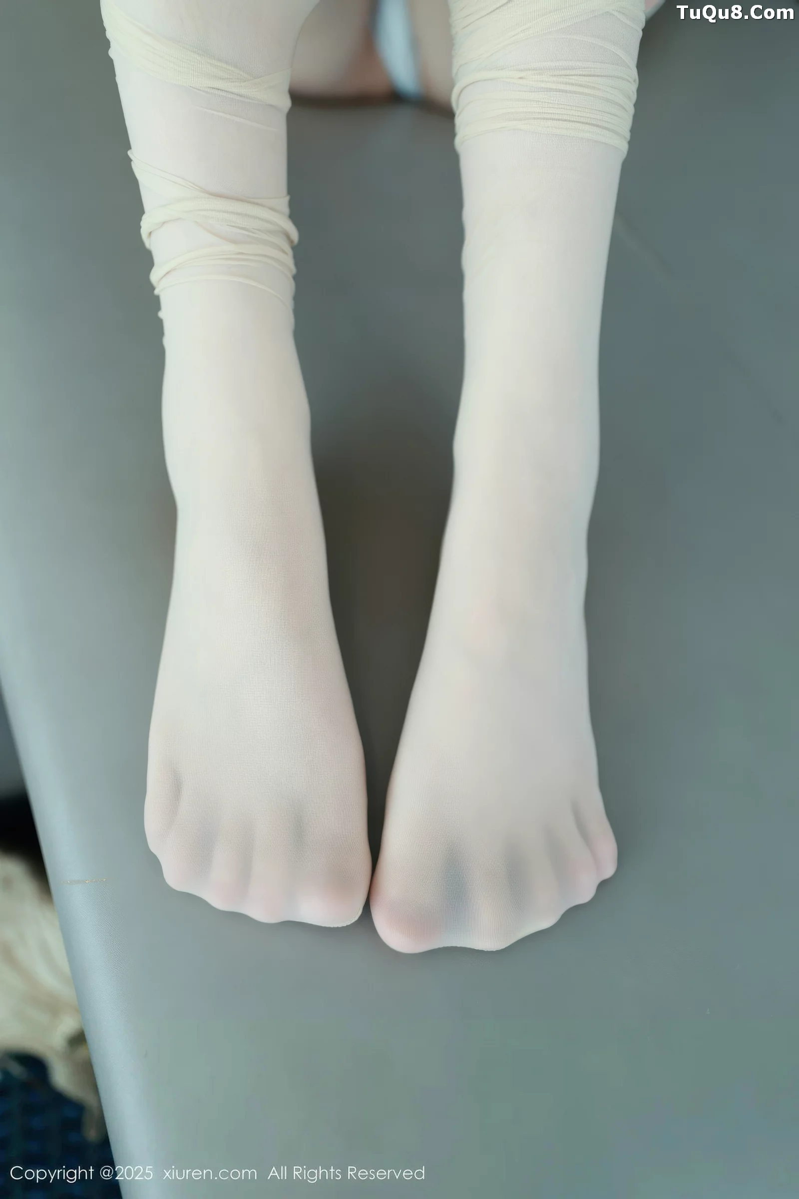 秀人集.com_[XiuRen秀人网]No.10702_模特糯咪性感白色低胸连衣短裙配白色丝袜秀完美身材诱惑写真82P