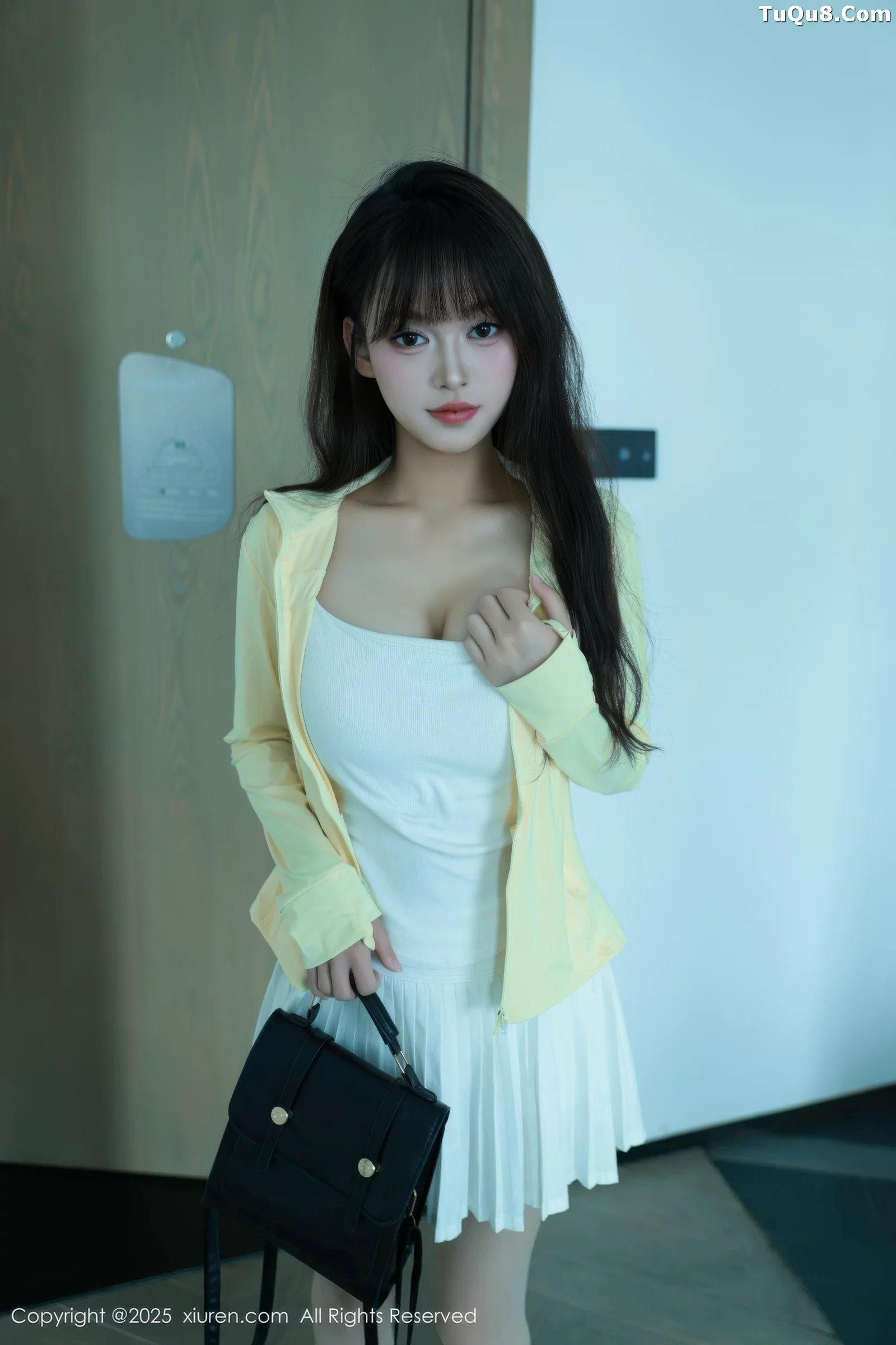 秀人集.com_[XiuRen秀人网]No.10702_模特糯咪性感白色低胸连衣短裙配白色丝袜秀完美身材诱惑写真82P