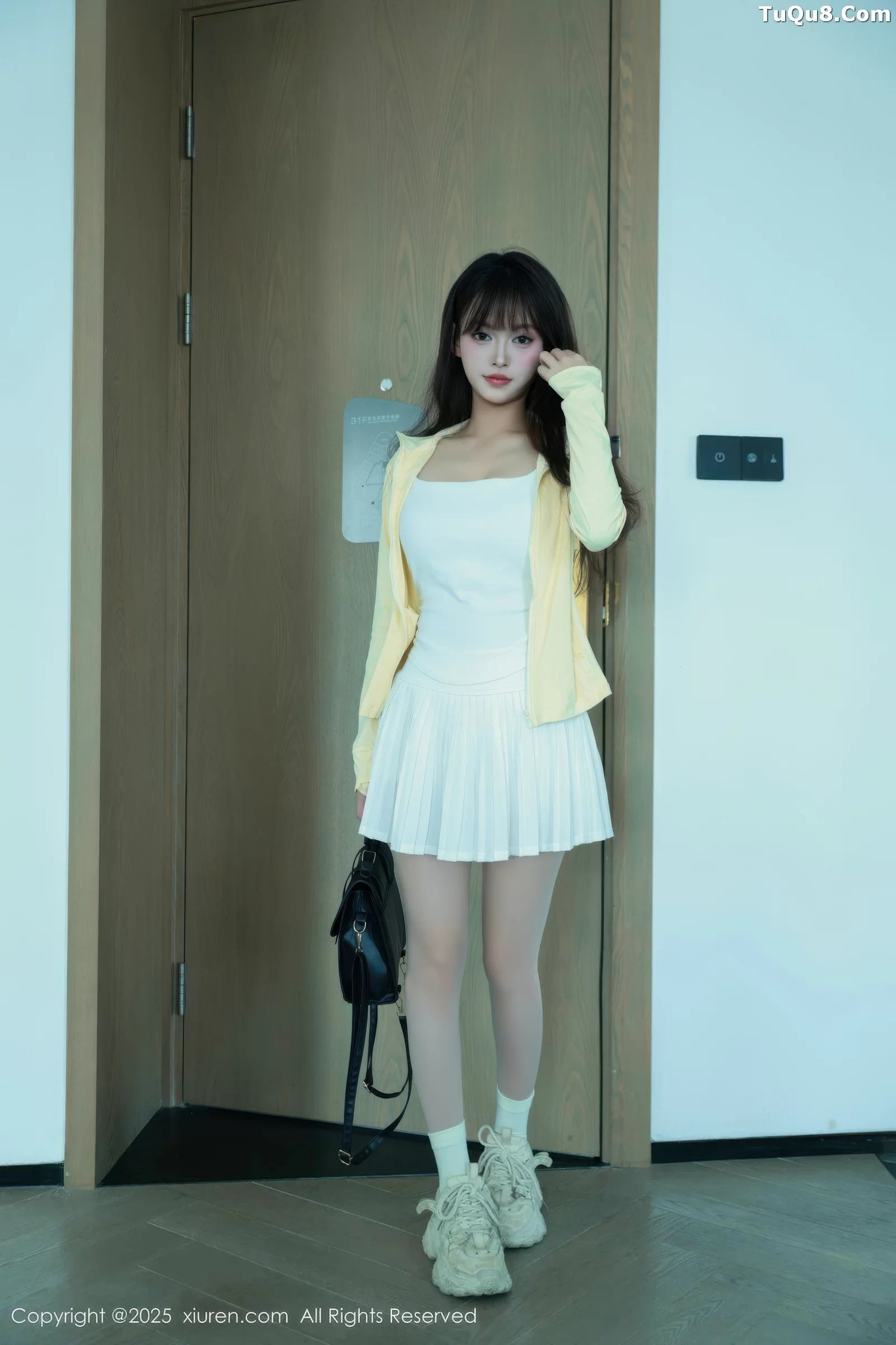 秀人集.com_[XiuRen秀人网]No.10702_模特糯咪性感白色低胸连衣短裙配白色丝袜秀完美身材诱惑写真82P